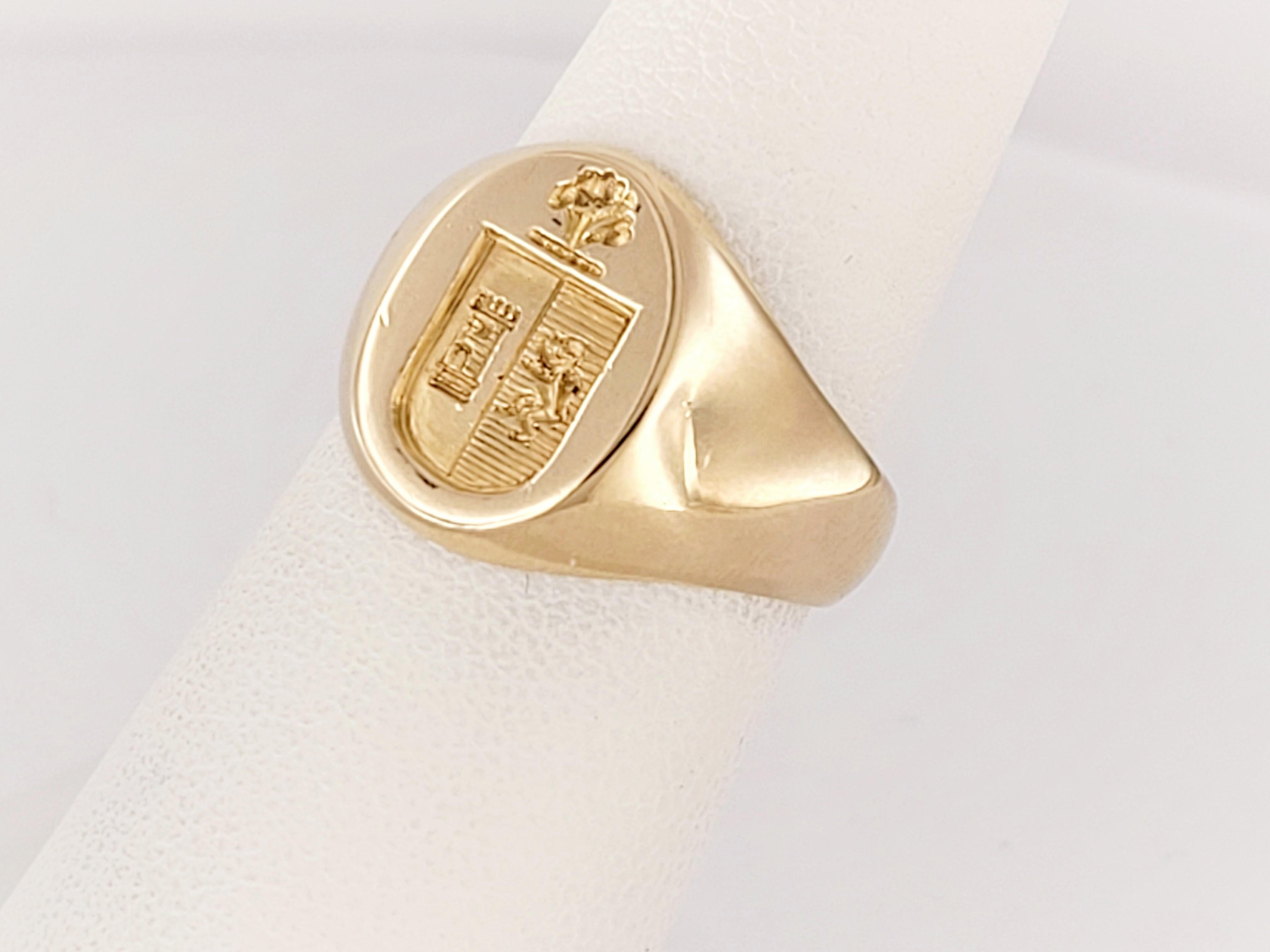 Vintage Tiffany & Co. 14K Gold  Signet Ring Size 6 In Excellent Condition For Sale In New York, NY