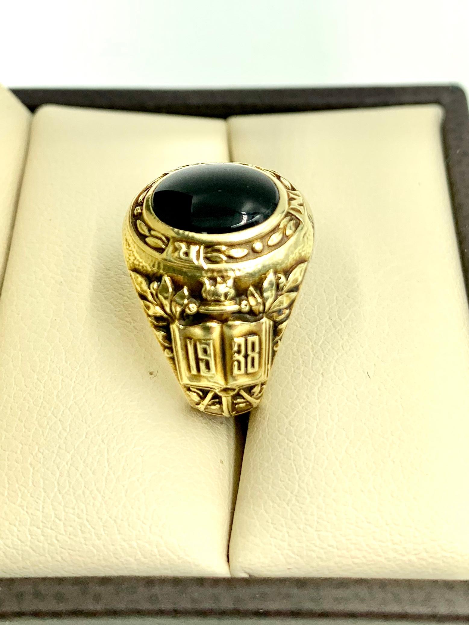 Women's or Men's Vintage Tiffany & Co. 14 Karat Yellow Gold and Onyx Signet Ring, 1938