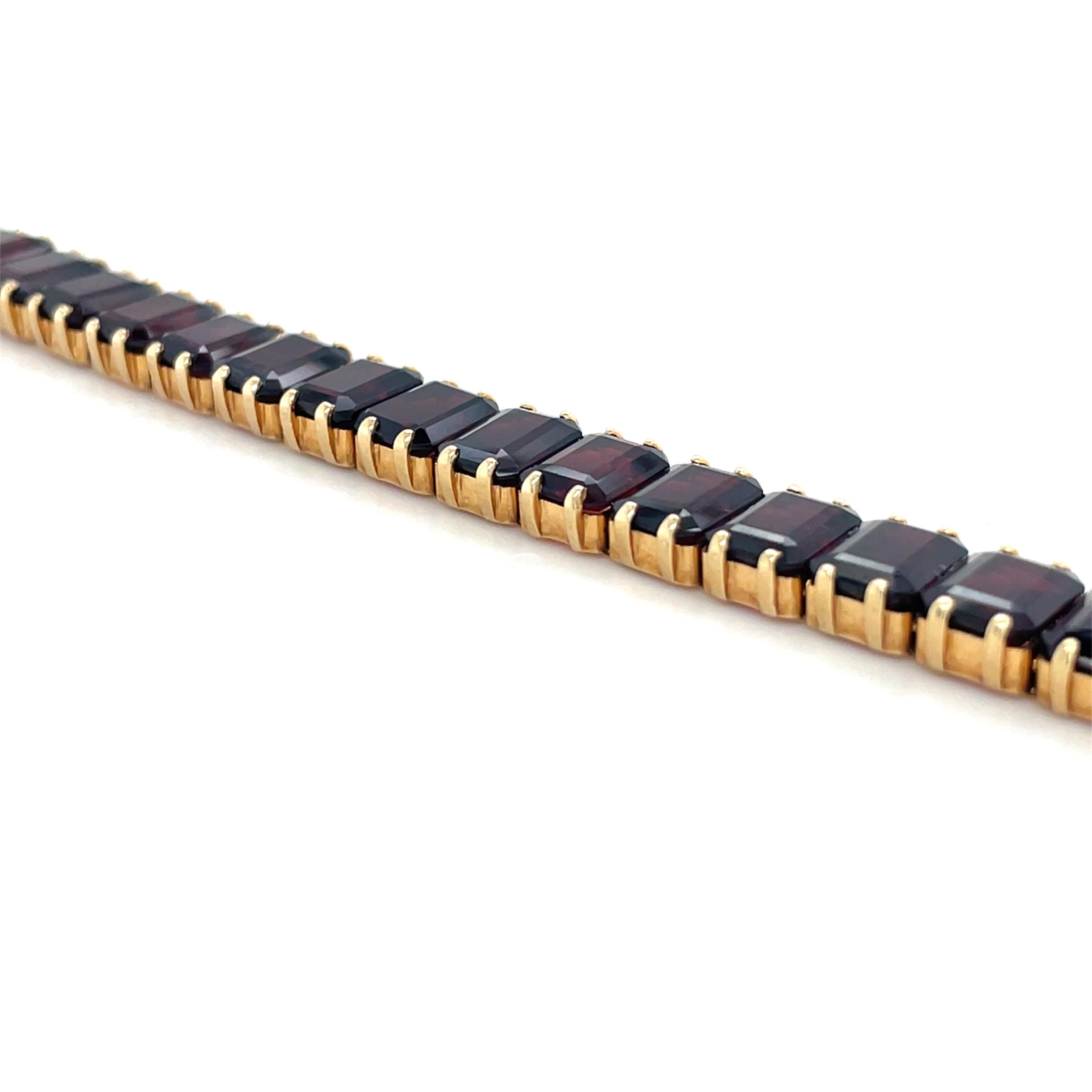 Women's or Men's Vintage Tiffany & Co., 14K Yellow Gold and Garnet Bracelet For Sale