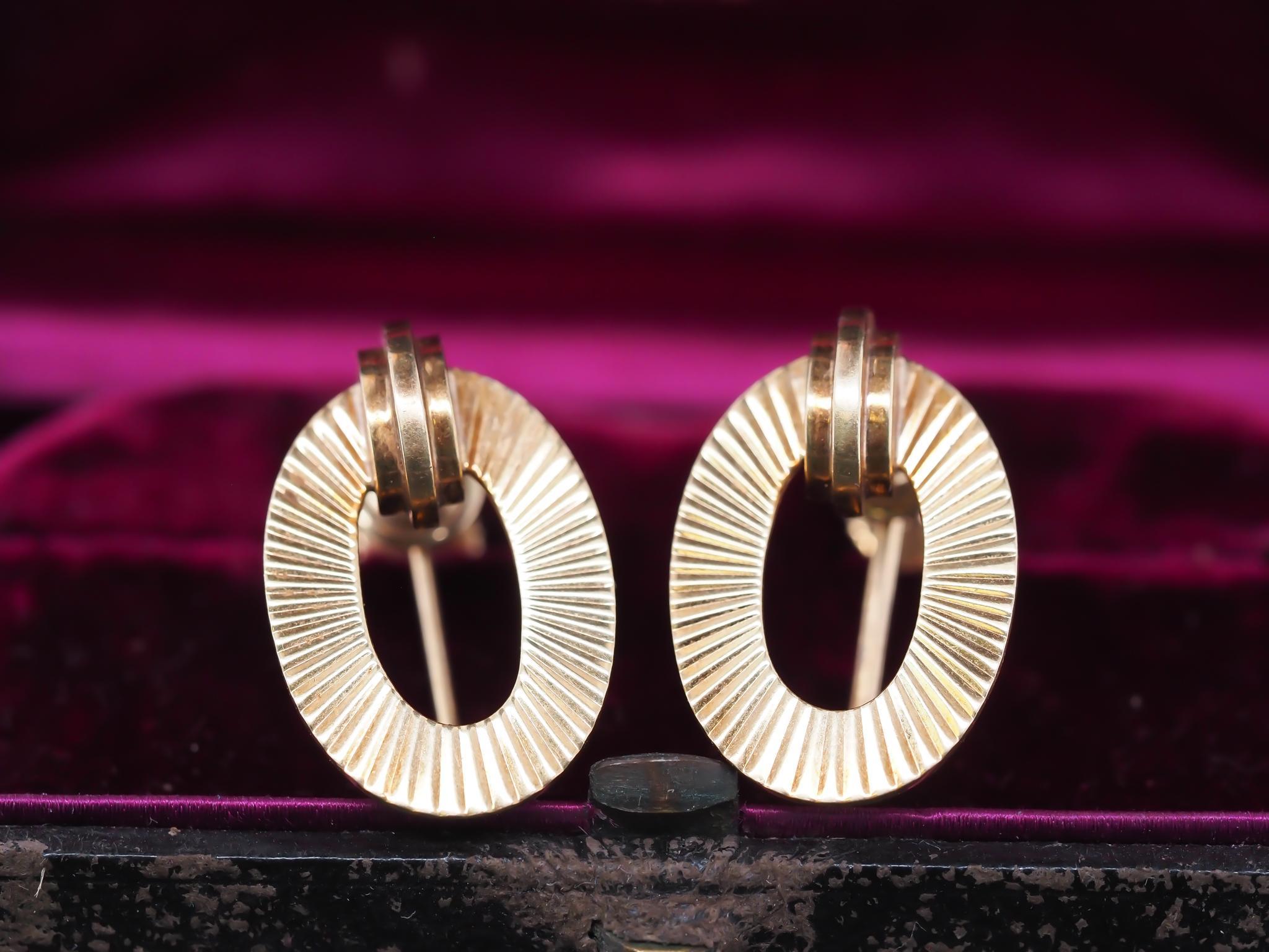 Year: 1950s

Maker: Tiffany & Co (Hallmark on both earrings)

Item Details:
Metal Type: 14K Yellow Gold [Hallmarked, and Tested]
Weight: 9.2 grams

Measurements: 1 inch x .5 inch
Condition: Excellent