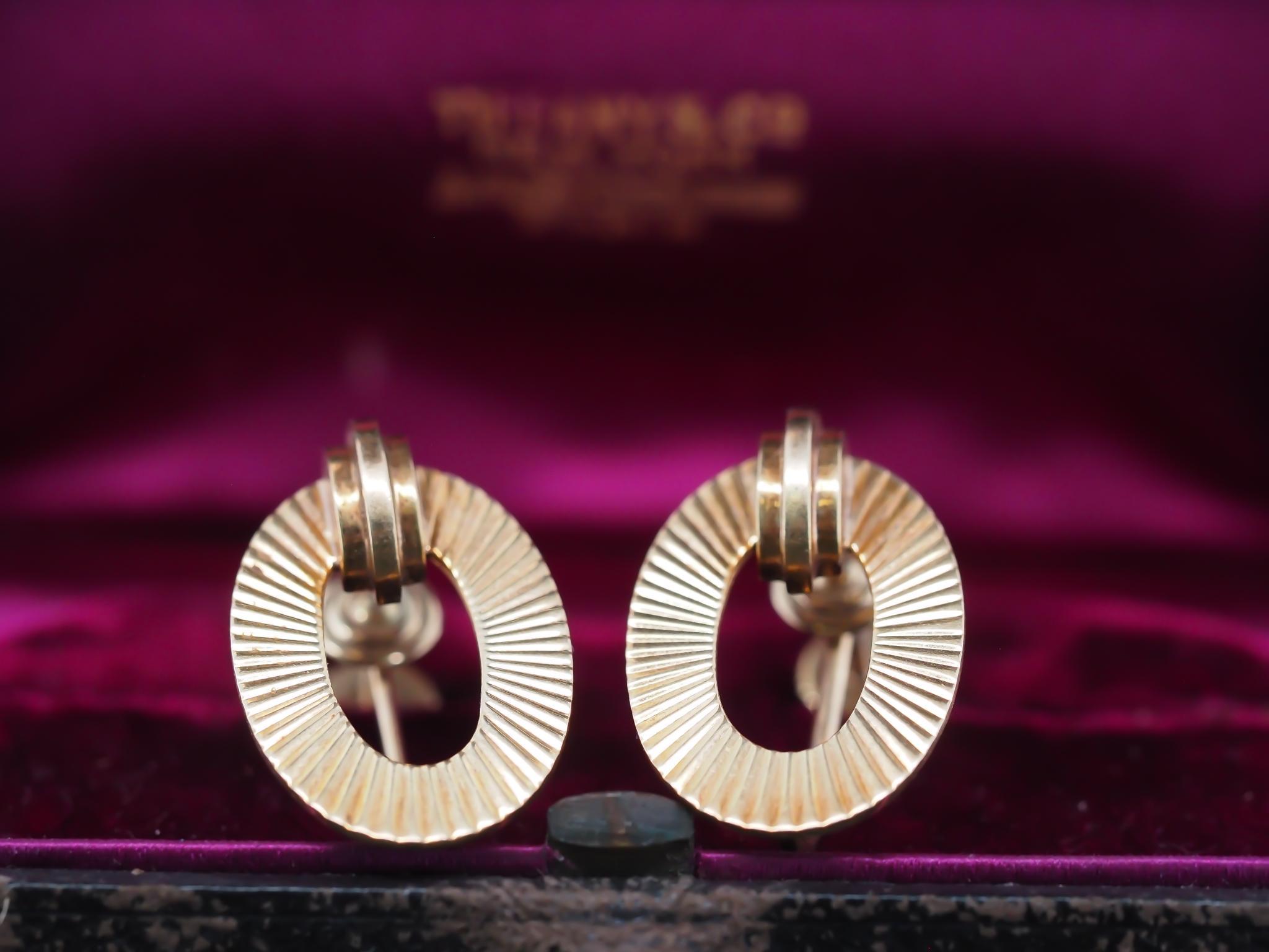 Vintage Tiffany & Co 14K Yellow Gold Earrings In Good Condition For Sale In Hicksville, NY