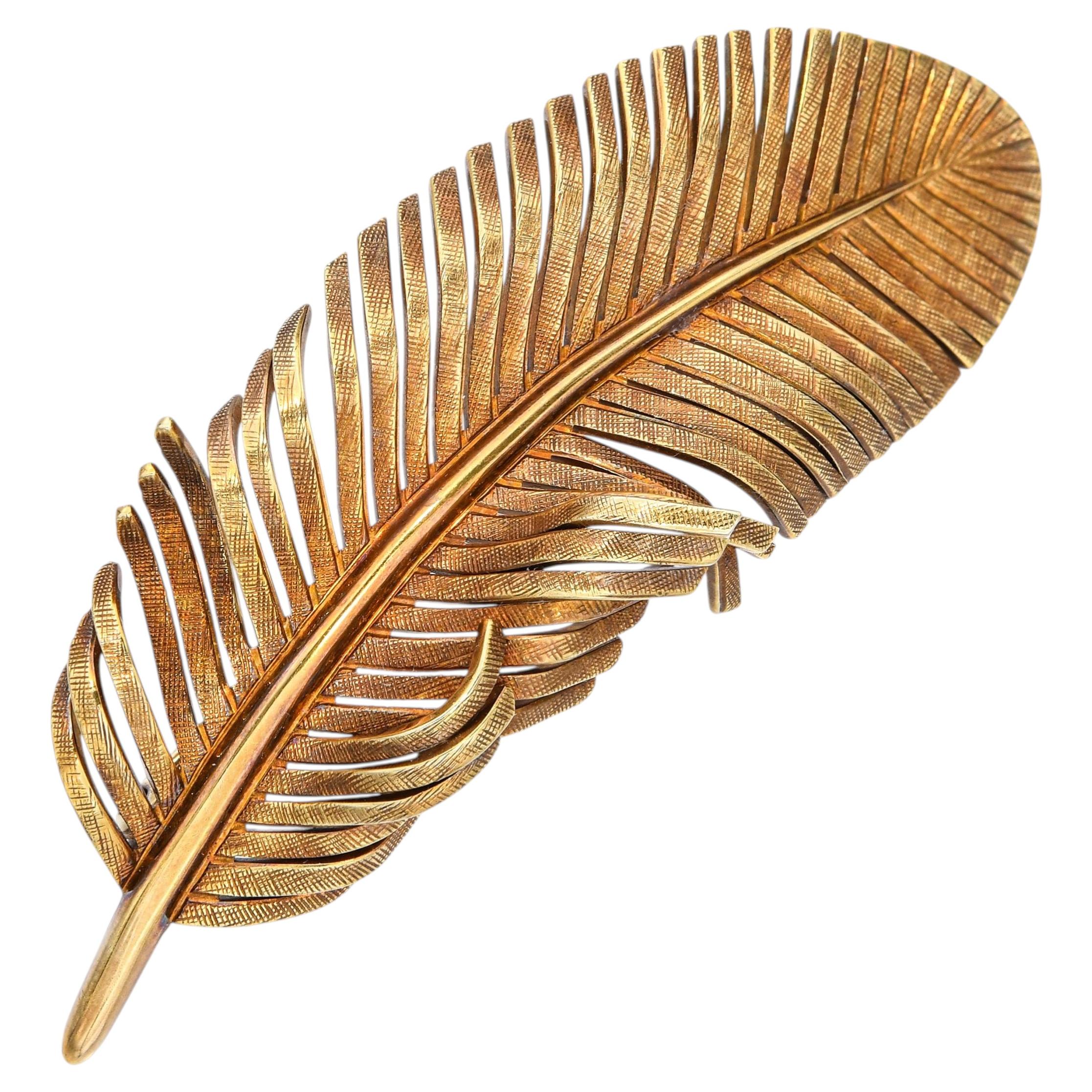 Broche vintage Tiffany & Co de oro amarillo de 14 quilates con forma de pluma