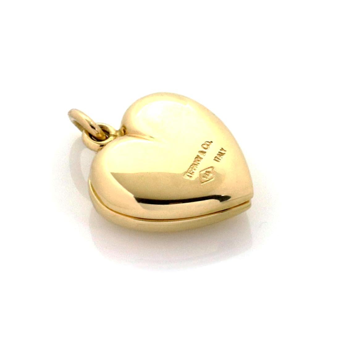 Vintage Tiffany & Co. 14k Yellow Gold Heart Locket Charm Pendant In Excellent Condition In Boca Raton, FL