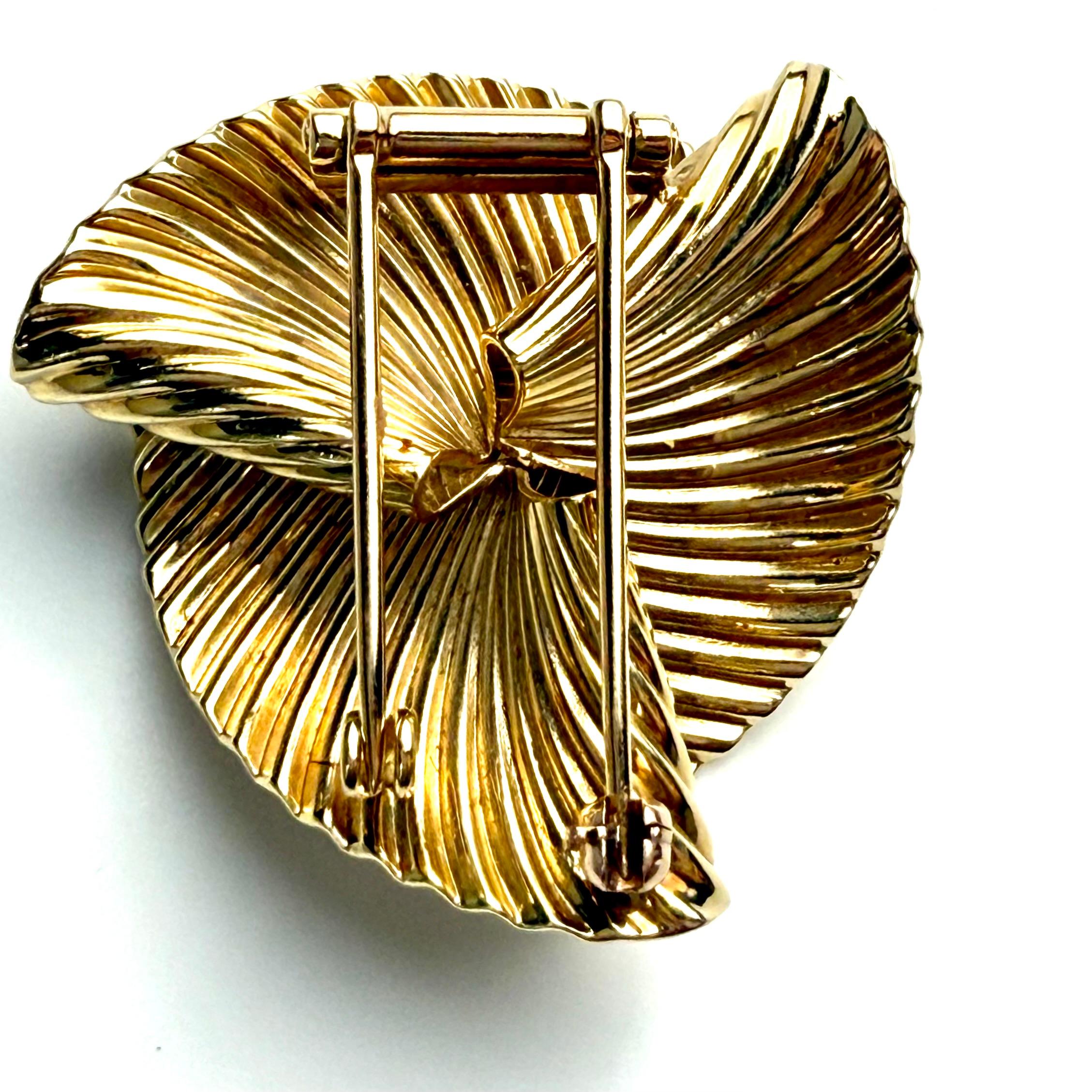 Vintage Tiffany & Co. 14K Yellow Gold Ribbon Brooch 1.5 Inches Diameter For Sale 1