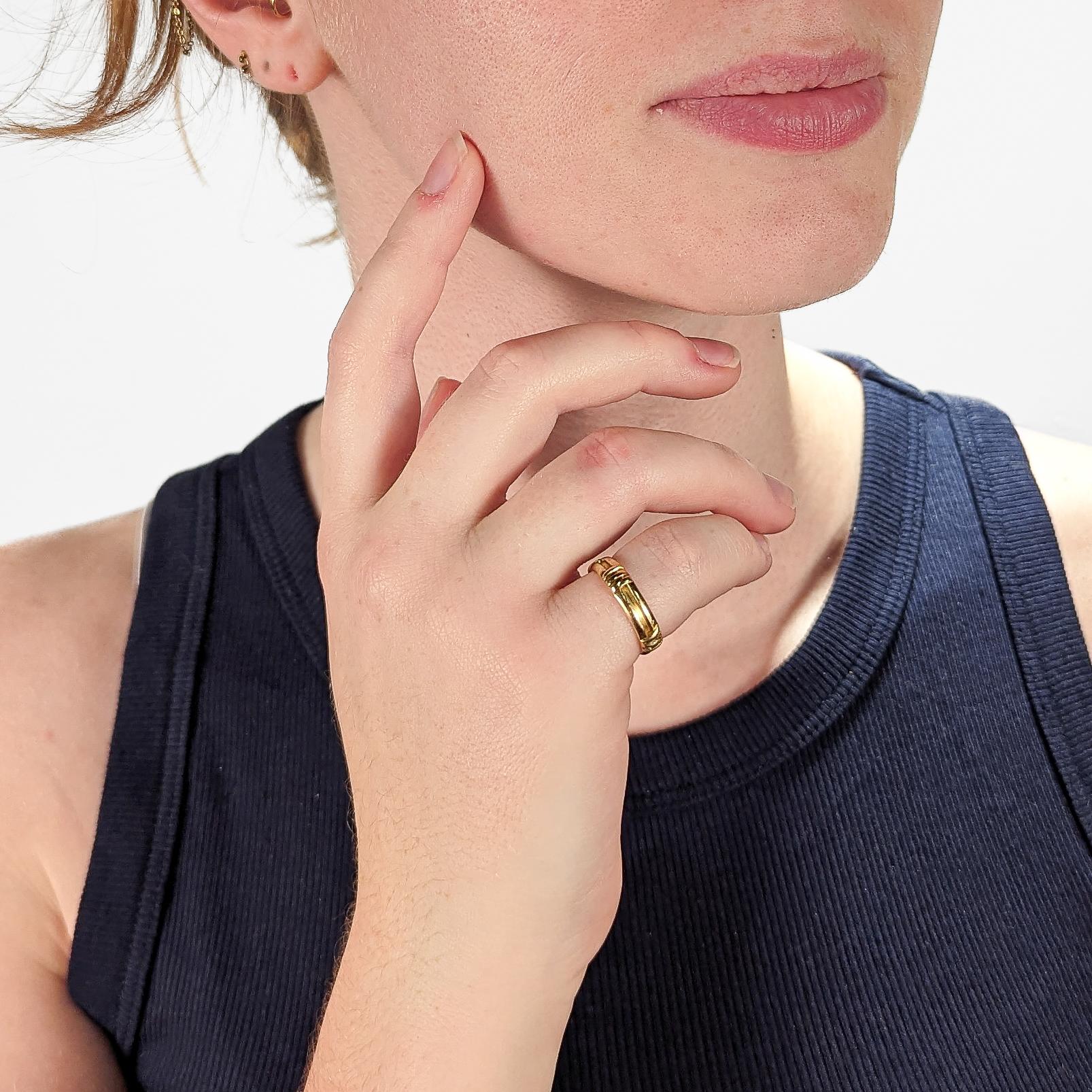 A very fine Atlas ring.

By Tiffany & Co.

In 18k yellow gold with raised Roman numerals around the ring's circumference.

The 'Atlas' collection was designed by John Loring in the 1980's and has come to be one of Tiffany's most successful