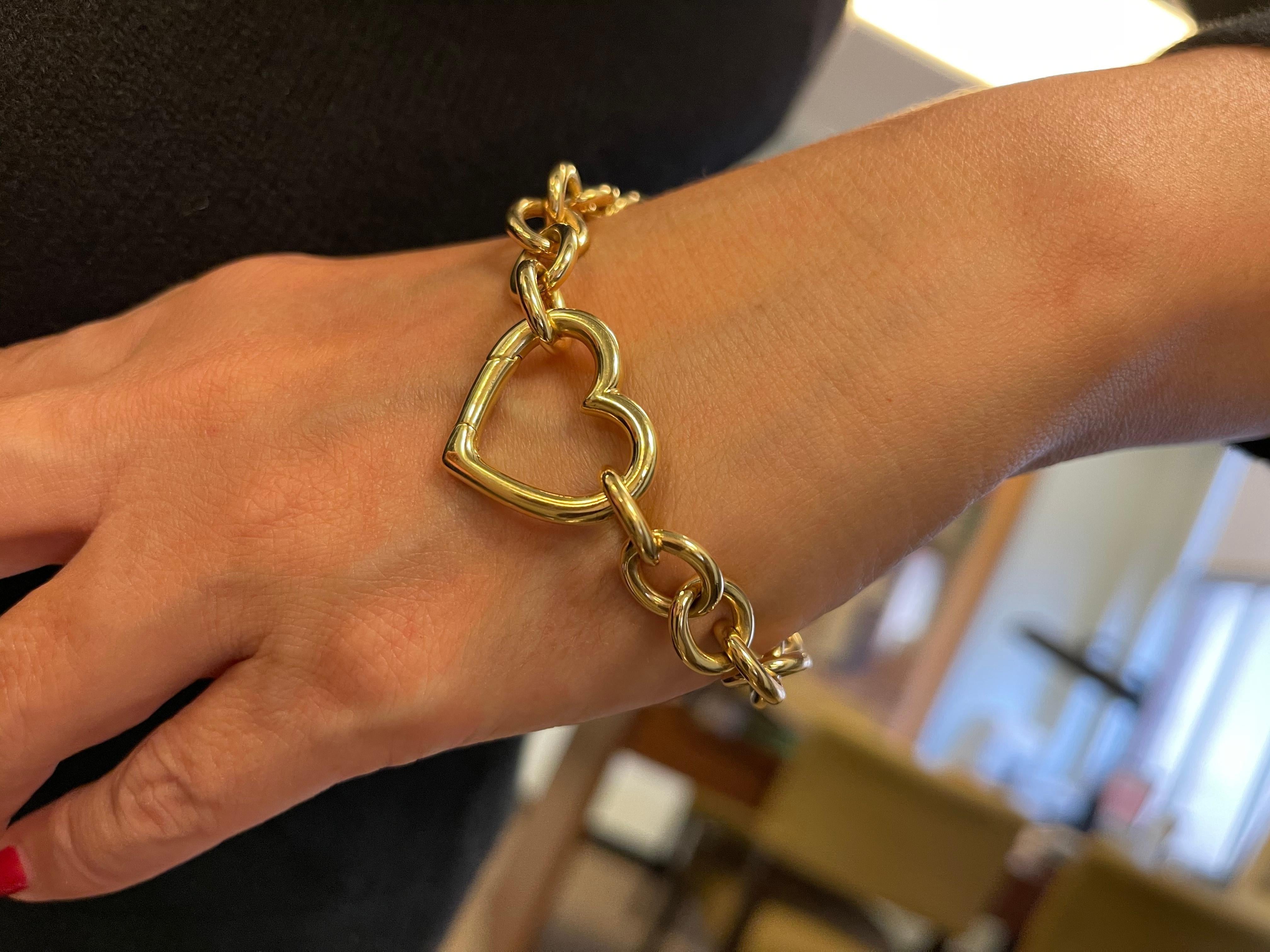 Modern Vintage Tiffany & Co. 18 Karat Gold Link Bracelet with Heart Clasp