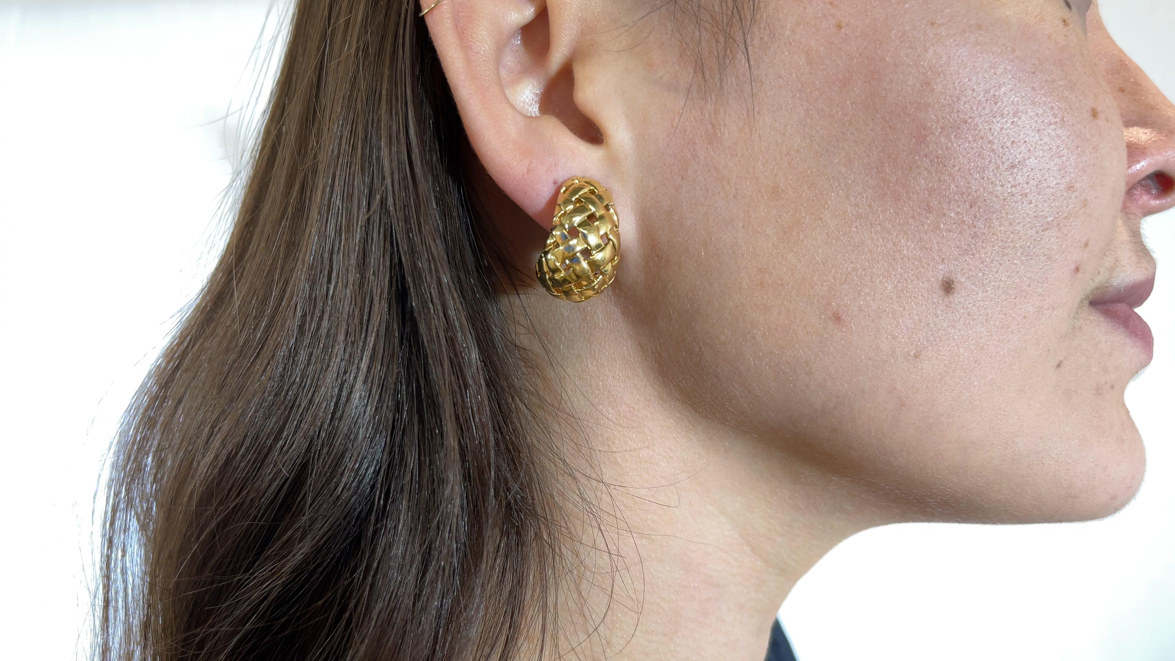 Vintage Tiffany & Co. 18 Karat Gold Mesh Earrings In Excellent Condition In Beverly Hills, CA