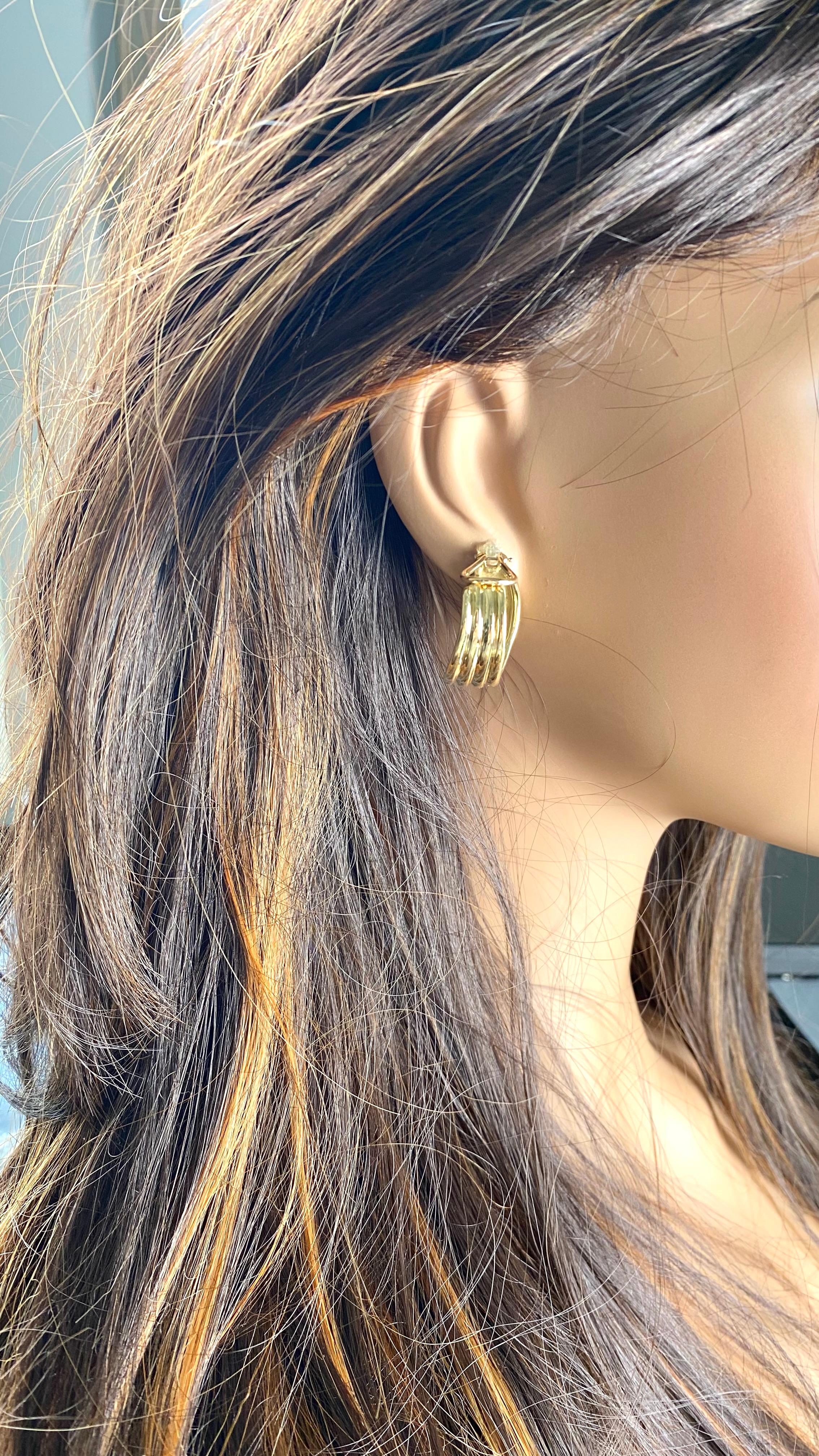 Vintage Tiffany Co 18 Karat Yellow Gold Wide Ribbed Hoop One Inch Long Earrings For Sale 5