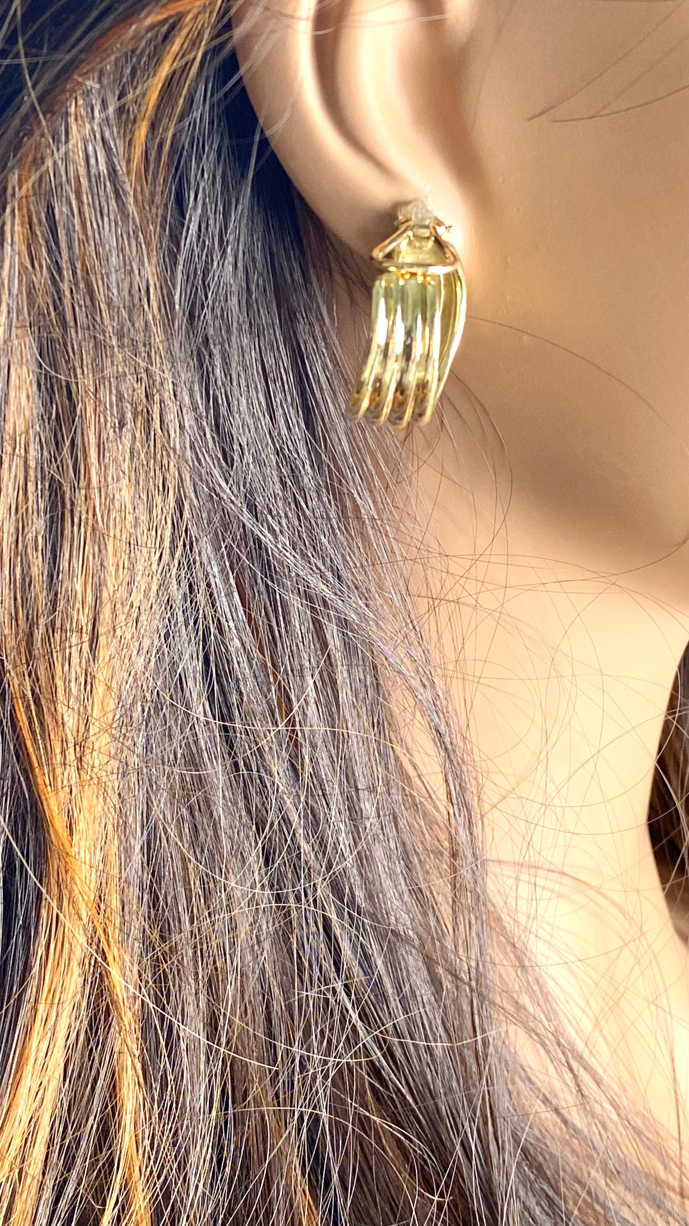 Vintage Tiffany Co 18 Karat Yellow Gold Wide Ribbed Hoop One Inch Long Earrings For Sale 10