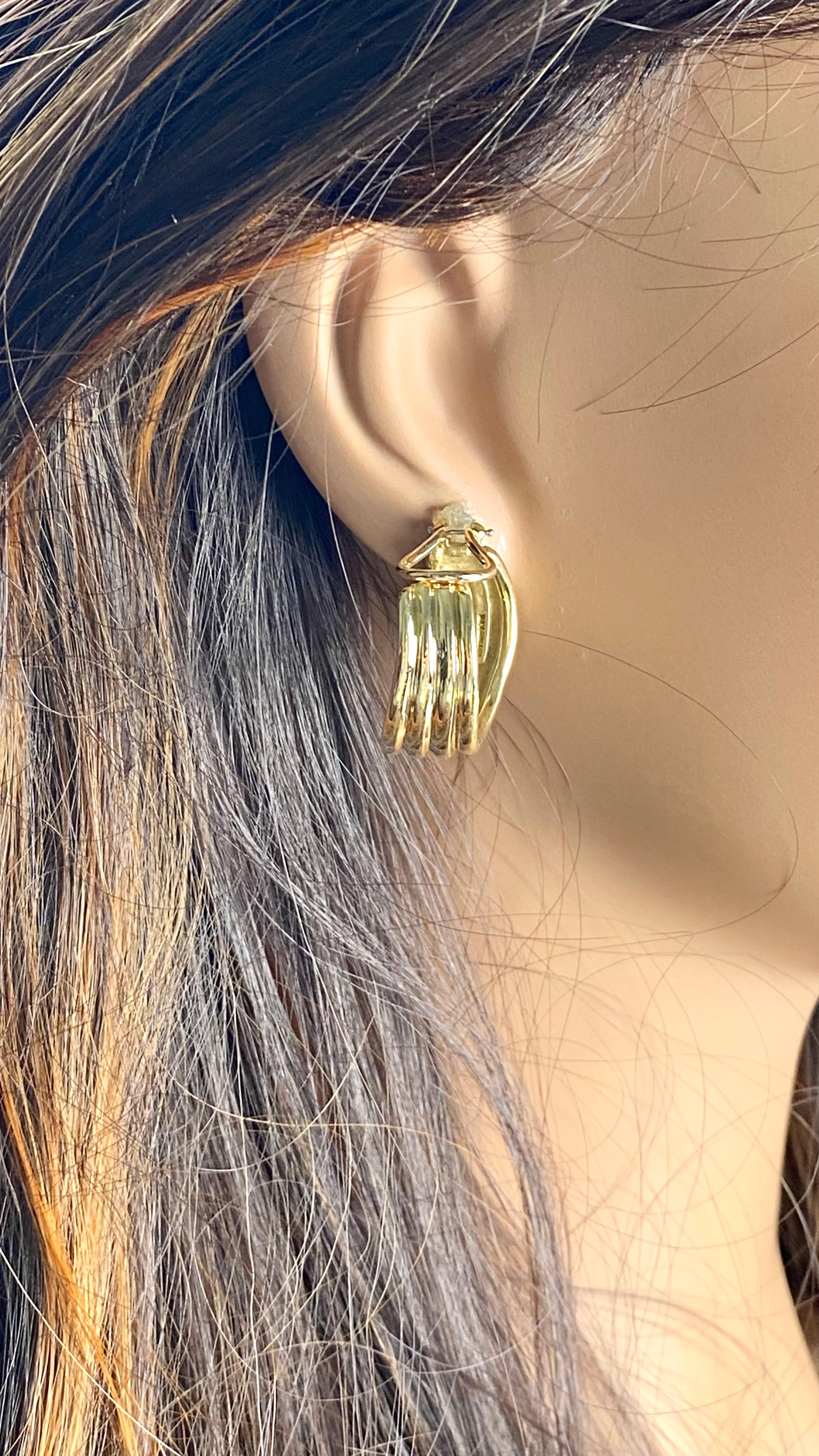 Vintage Tiffany Co 18 Karat Yellow Gold Wide Ribbed Hoop One Inch Long Earrings For Sale 11