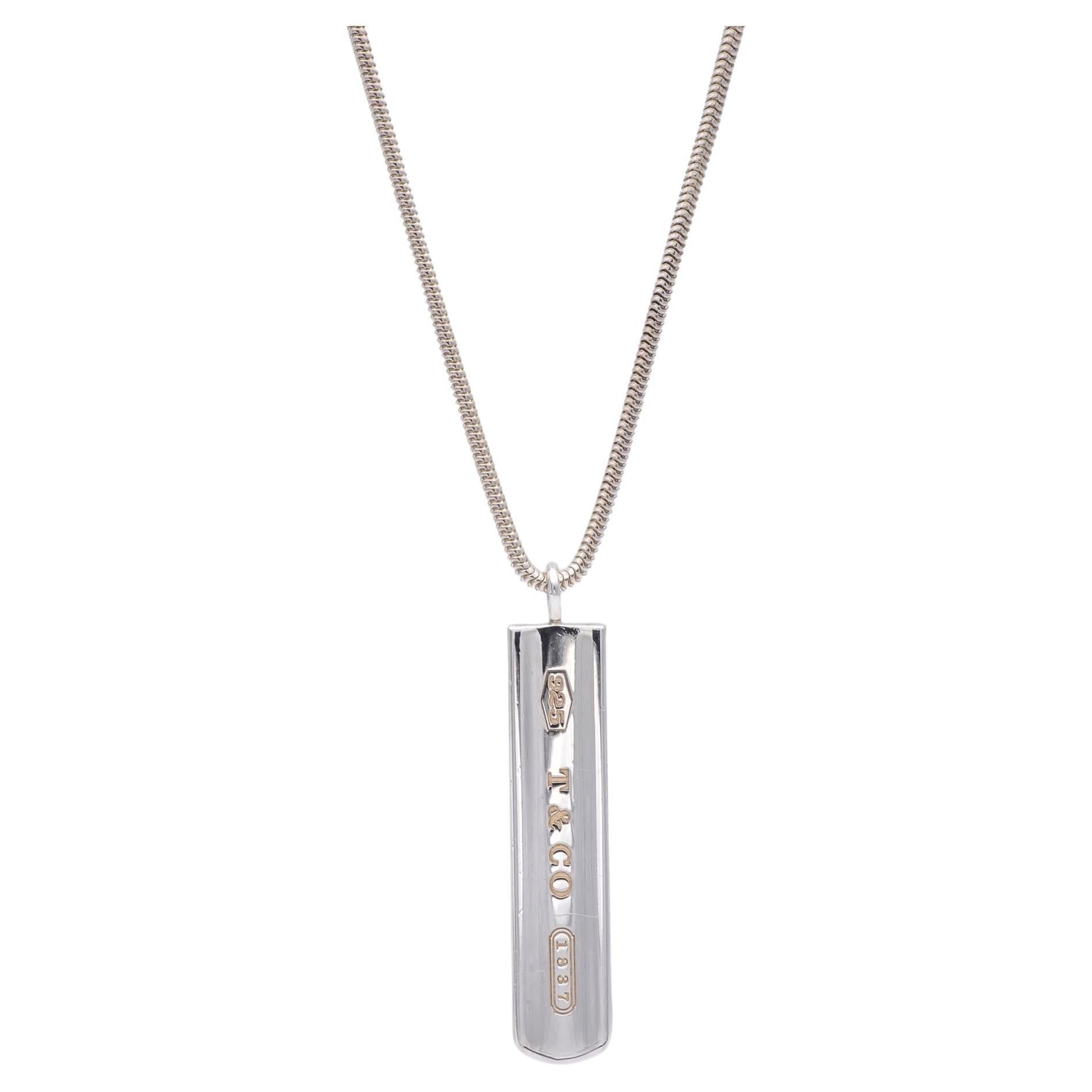 Vintage Tiffany 
Co. 1837 Sterling Silver Bar Pendant Necklace on Snake Chain (Collier à pendentifs en argent sterling 1837 sur chaîne serpent) en vente