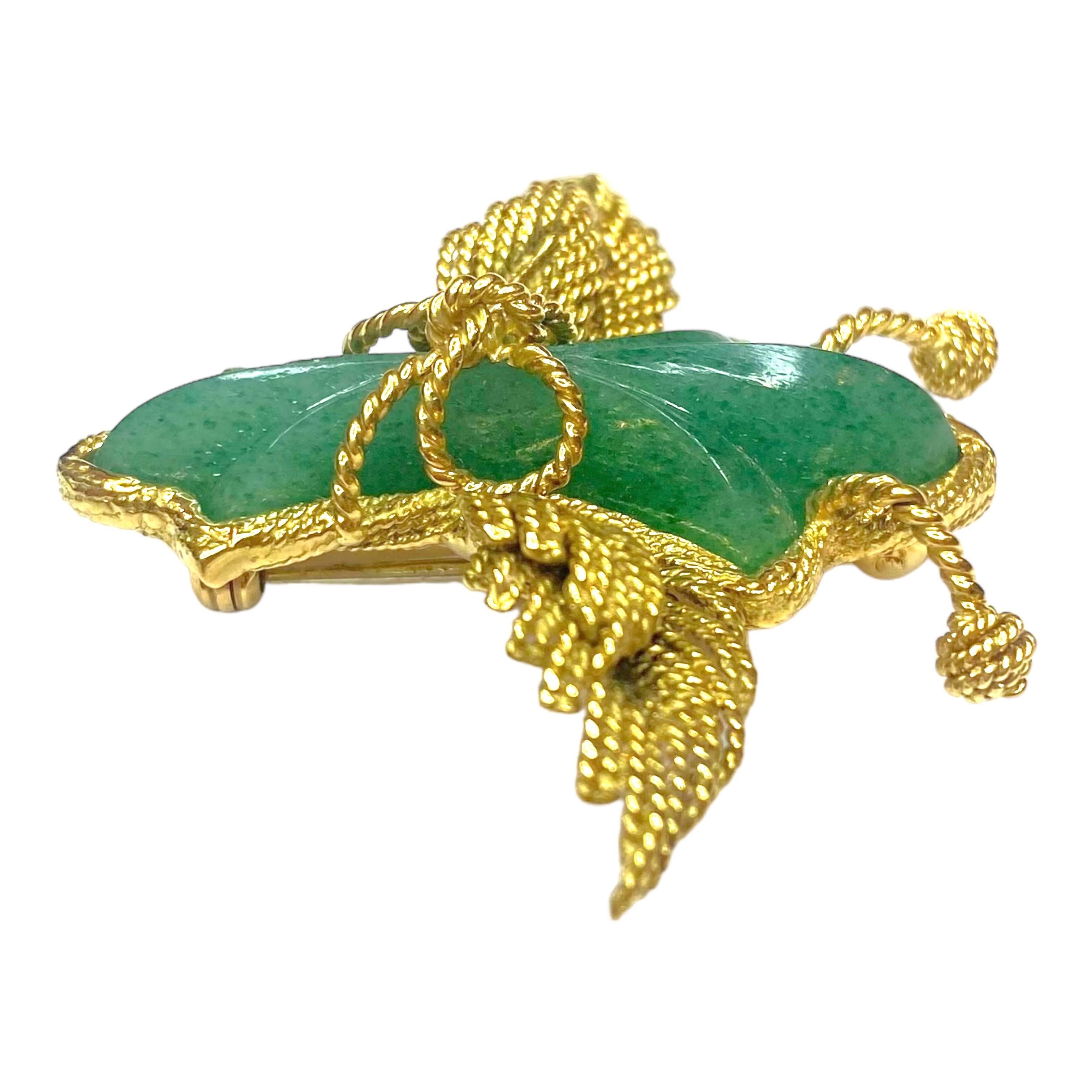 Vintage Tiffany & Co. 18K yellow gold brooch, featuring a flying insect motif with hand carved aventurine quartz body, rope design bezel, wings and antennas. Solid gold back with pin attached.
Measurements:
Height: 40 mm
Width: 44 mm
Depth: 15 mm