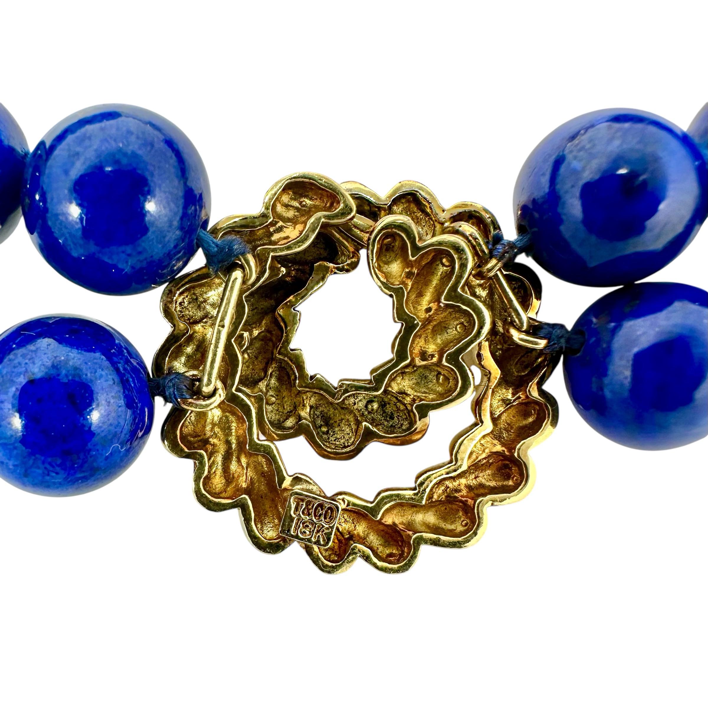 Moderno Vintage Tiffany & Co. oro 18 carati e doppio filo di lapislazzuli da 10 mm  Collana di perline in vendita