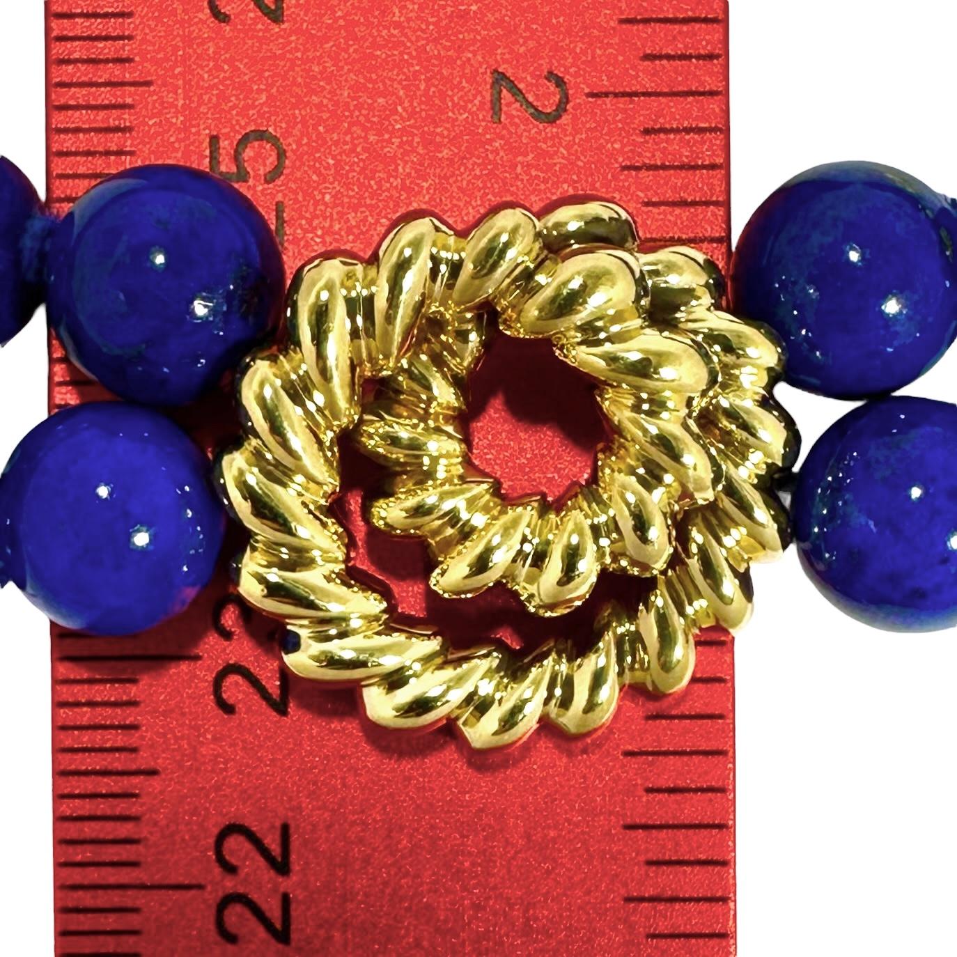 Vintage Tiffany & Co. oro 18 carati e doppio filo di lapislazzuli da 10 mm  Collana di perline In condizioni buone in vendita a Palm Beach, FL