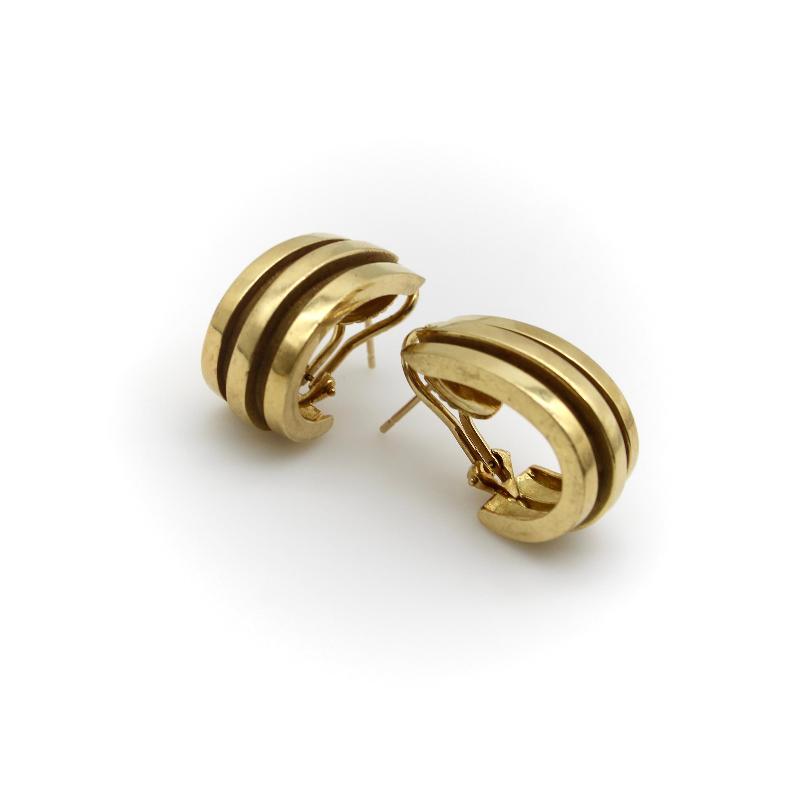 Moderno Orecchini a cerchio Atlas in oro 18 carati Tiffany & Co. d'epoca in vendita