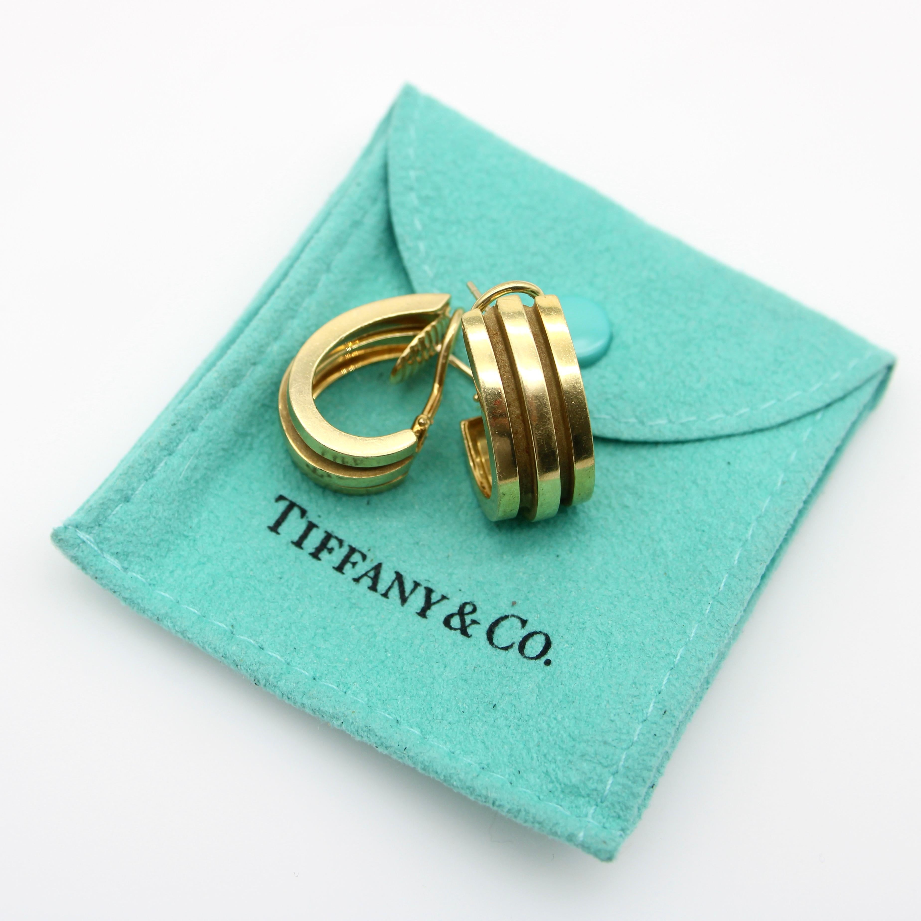 Women's or Men's Vintage Tiffany & Co. 18K Gold Atlas Hoop Earrings For Sale