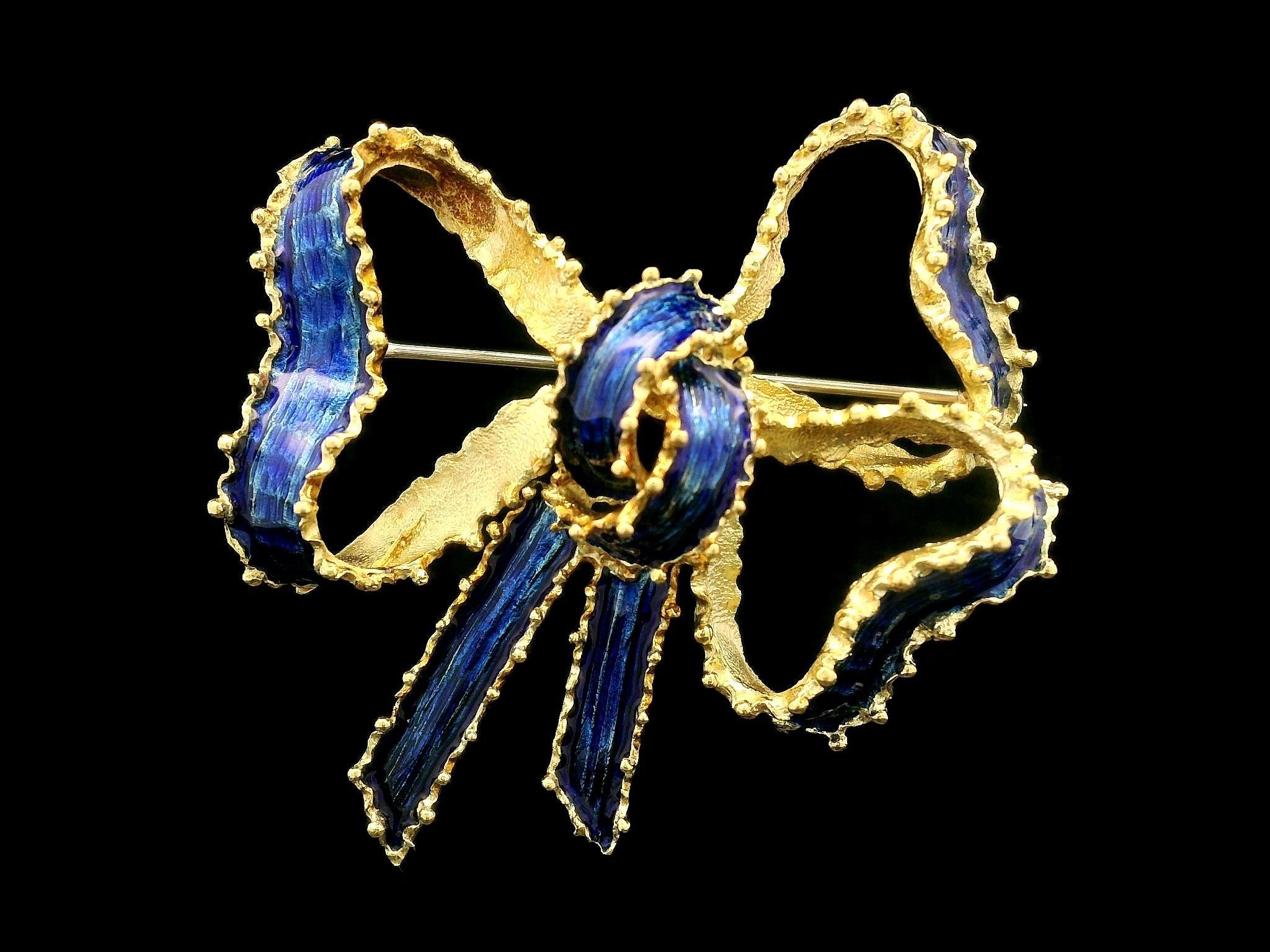 Vintage Tiffany & Co. 18k Gold Blue Enamel Work Textured Ribbon Bow Pin Brooch For Sale 4