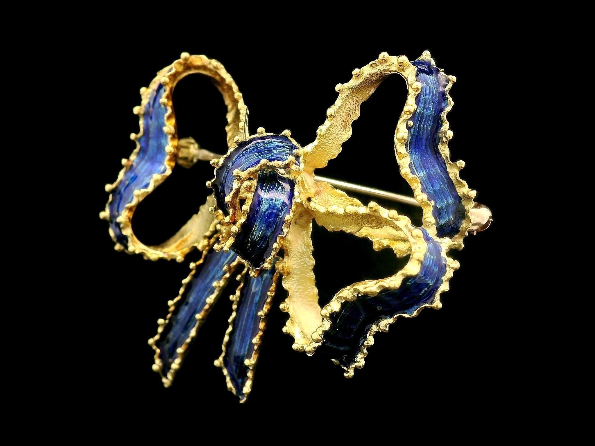 Vintage Tiffany & Co. 18k Gold Blue Enamel Work Textured Ribbon Bow Pin Brooch For Sale 5