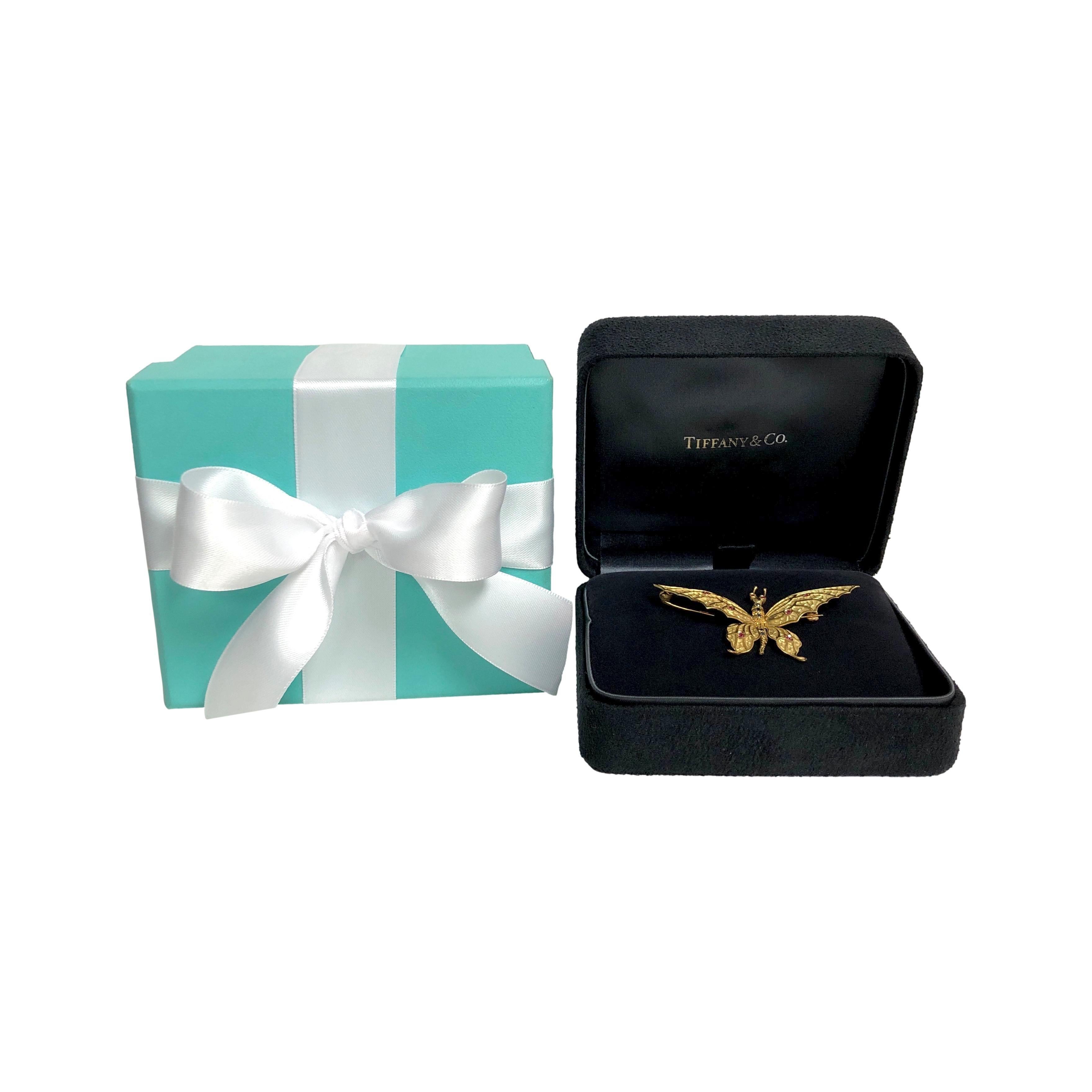 Donna Vintage Tiffany & Co. Spilla a farfalla in oro 18 carati, rubino e zaffiro, 1960 Italia in vendita
