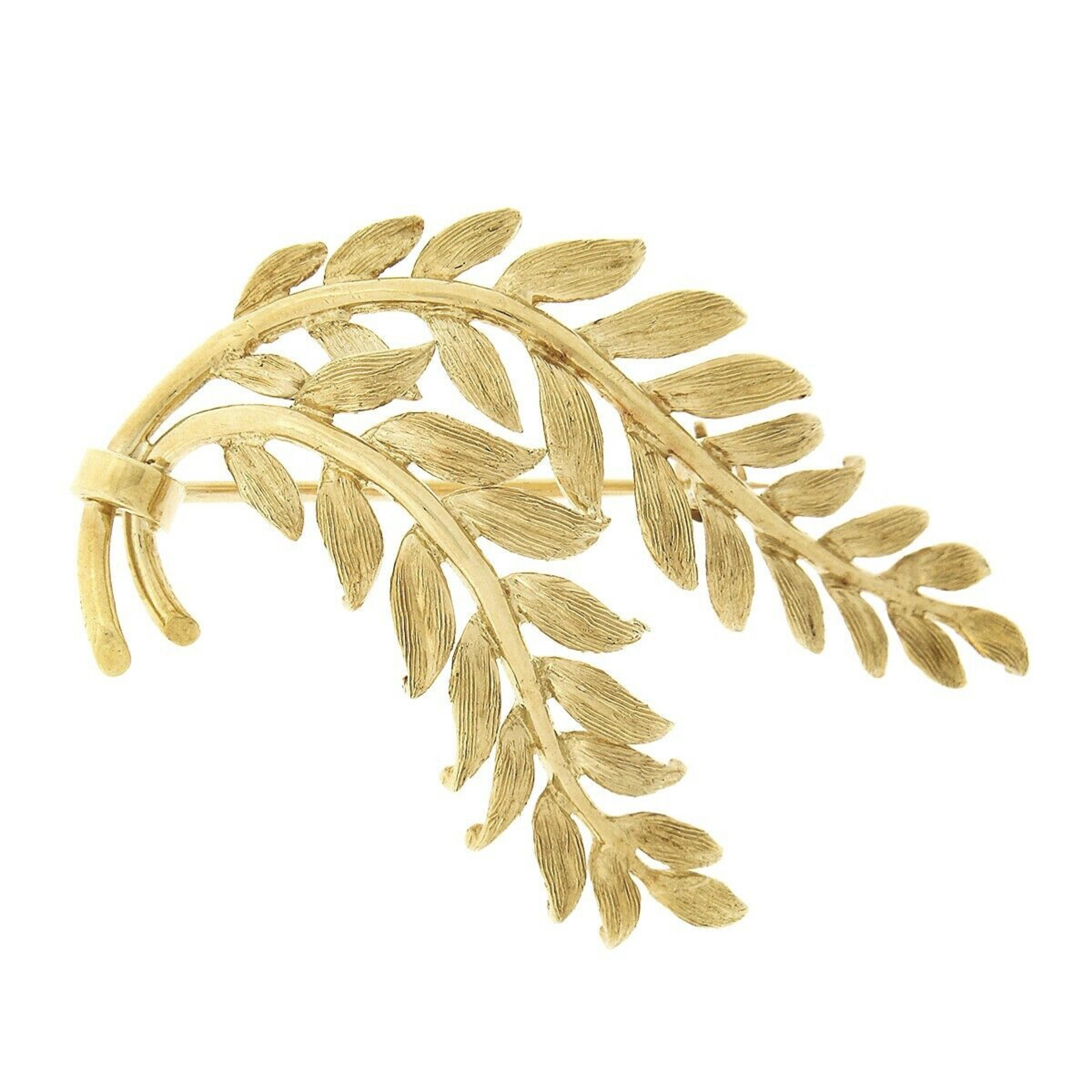 This gorgeous vintage Tiffany & Co. brooch was crafted in Italy from solid 18k yellow gold and features an incredible and realistic looking fern leaf bundle. The leaves on the stems are wonderfully detailed with a textured finish throughout and the