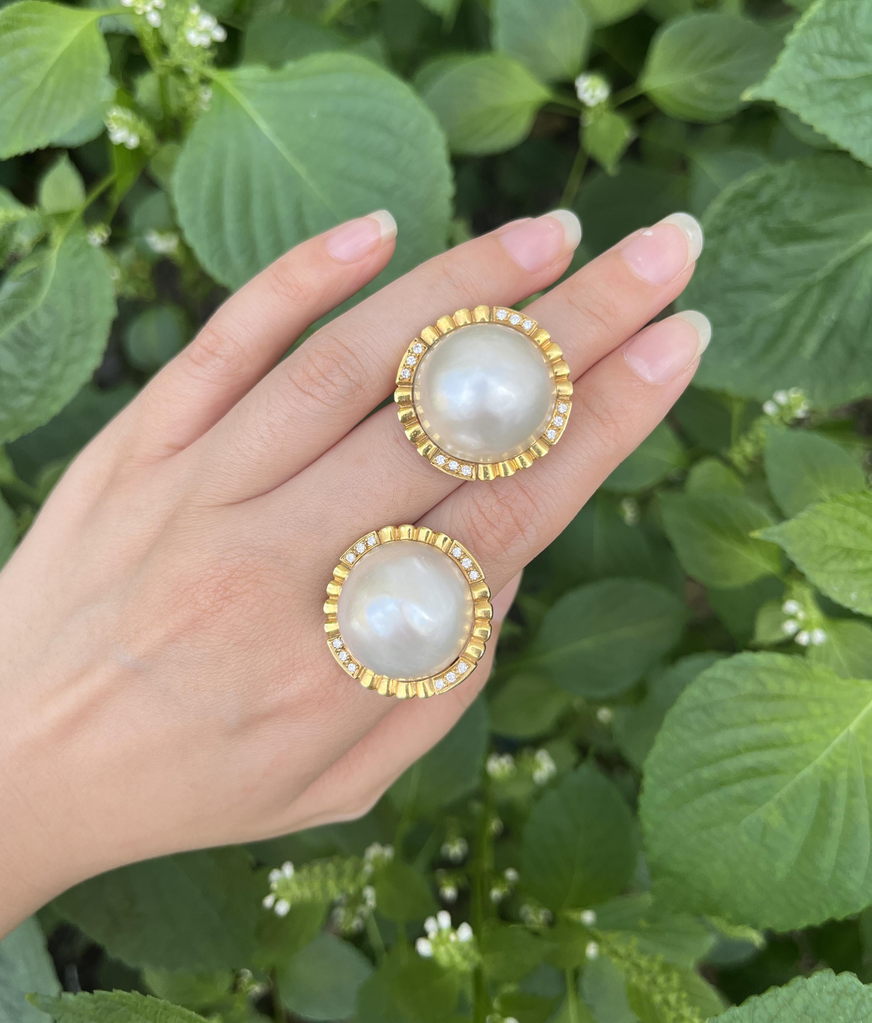 Pendientes vintage Tiffany & Co. de oro de 18 quilates con diamantes y perlas Corte redondo en venta