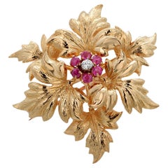 Vintage Tiffany & Co. Spilla a fiore in oro 18 carati con diamanti e rubini Made in Italy