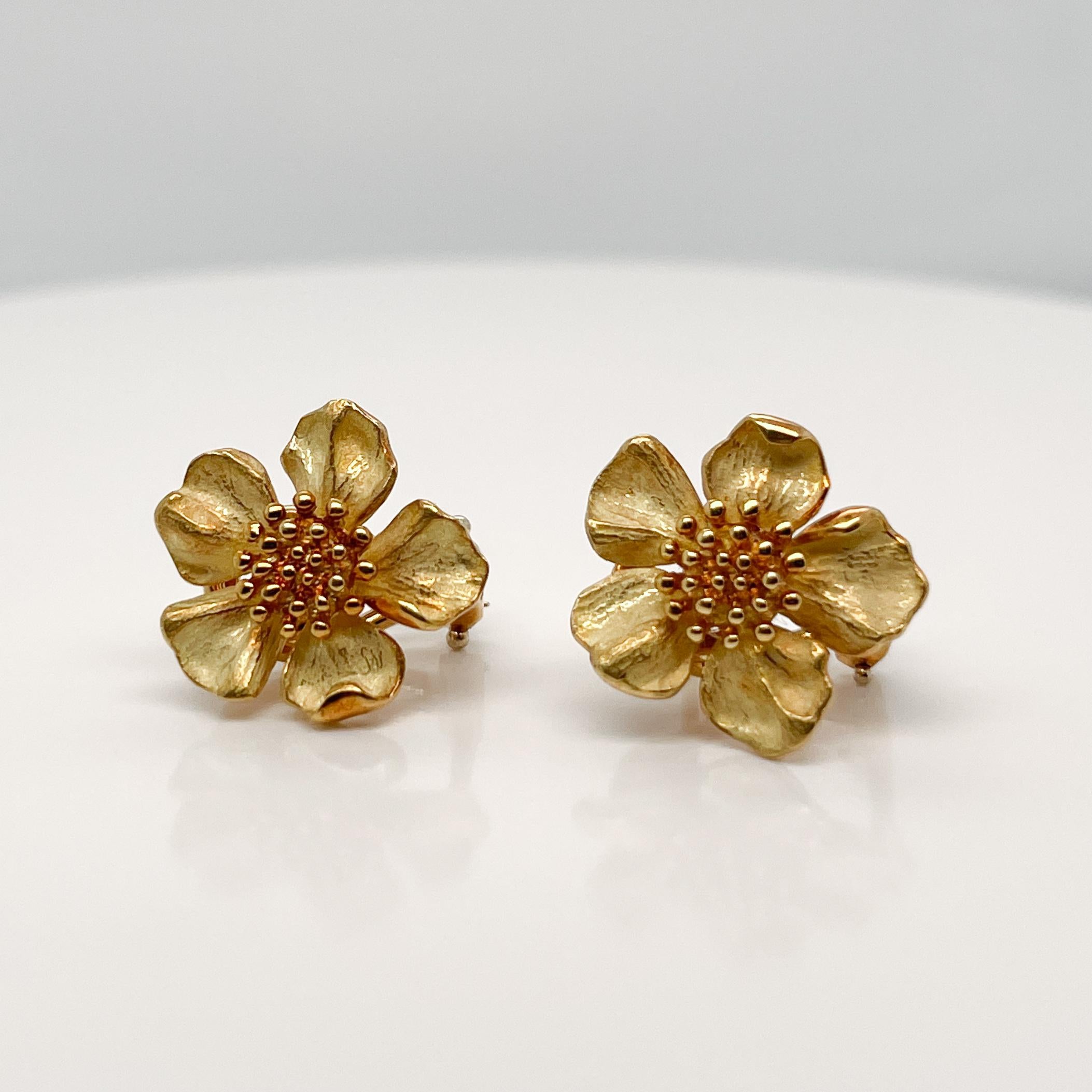 A fine pair of gold dogwood flower earrings.

In 18k gold. 

By Tiffany & Co.

Simply a wonderful hard to find pair of earrings by Tiffany & Co.!

Date:
20th Century

Overall Condition:
They are in overall good, as-pictured, used estate condition