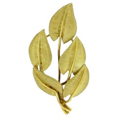 Broche vintage Tiffany & Co. de oro de 18 quilates con forma de hoja italiana