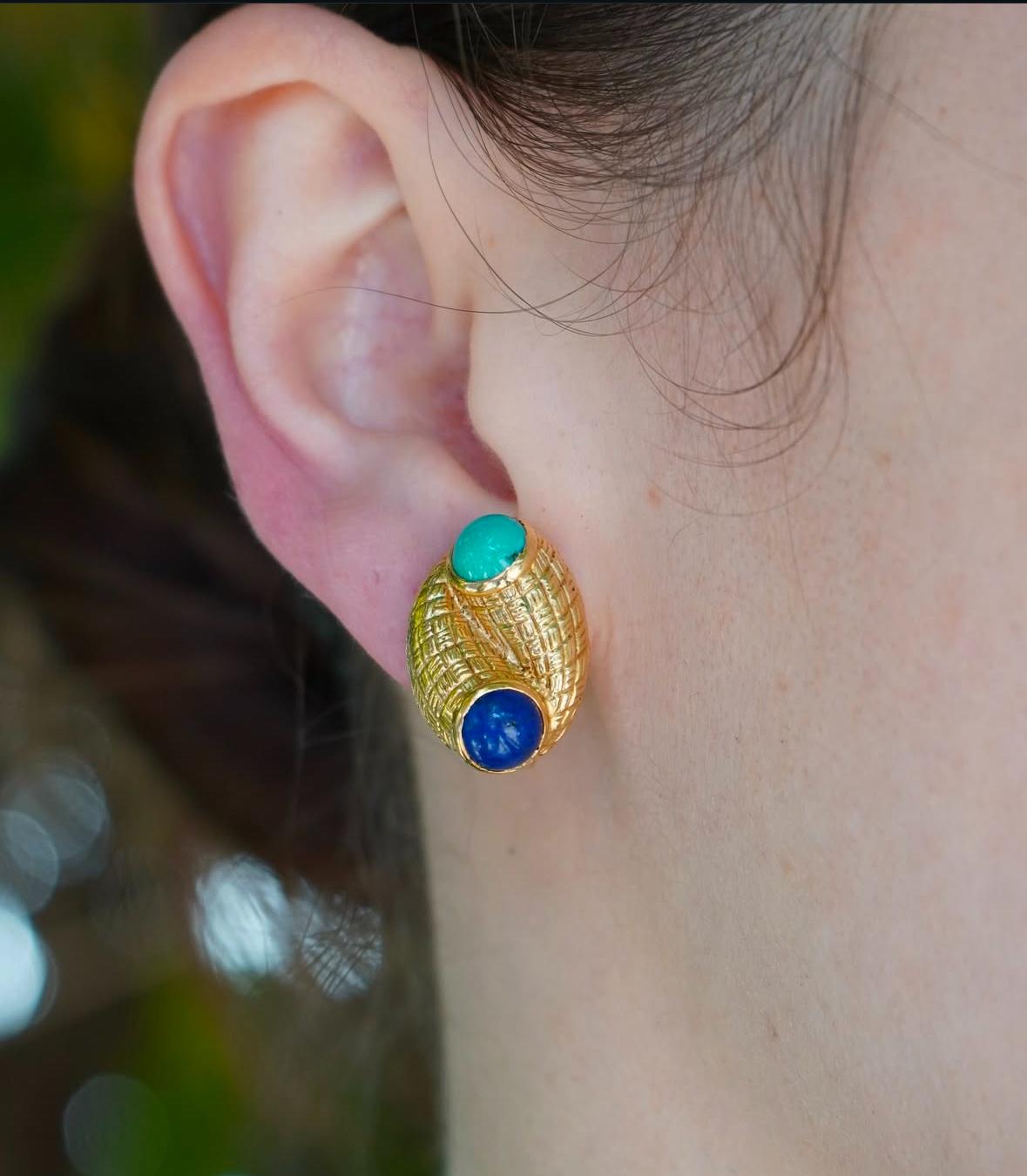 This pair of vintage Tiffany & Co. earrings, crafted in the 1960s, highlights timeless elegance and meticulous craftsmanship. Made from 18k gold, these clip-on earrings feature a textured gold surface with a woven pattern, lending a tactile and