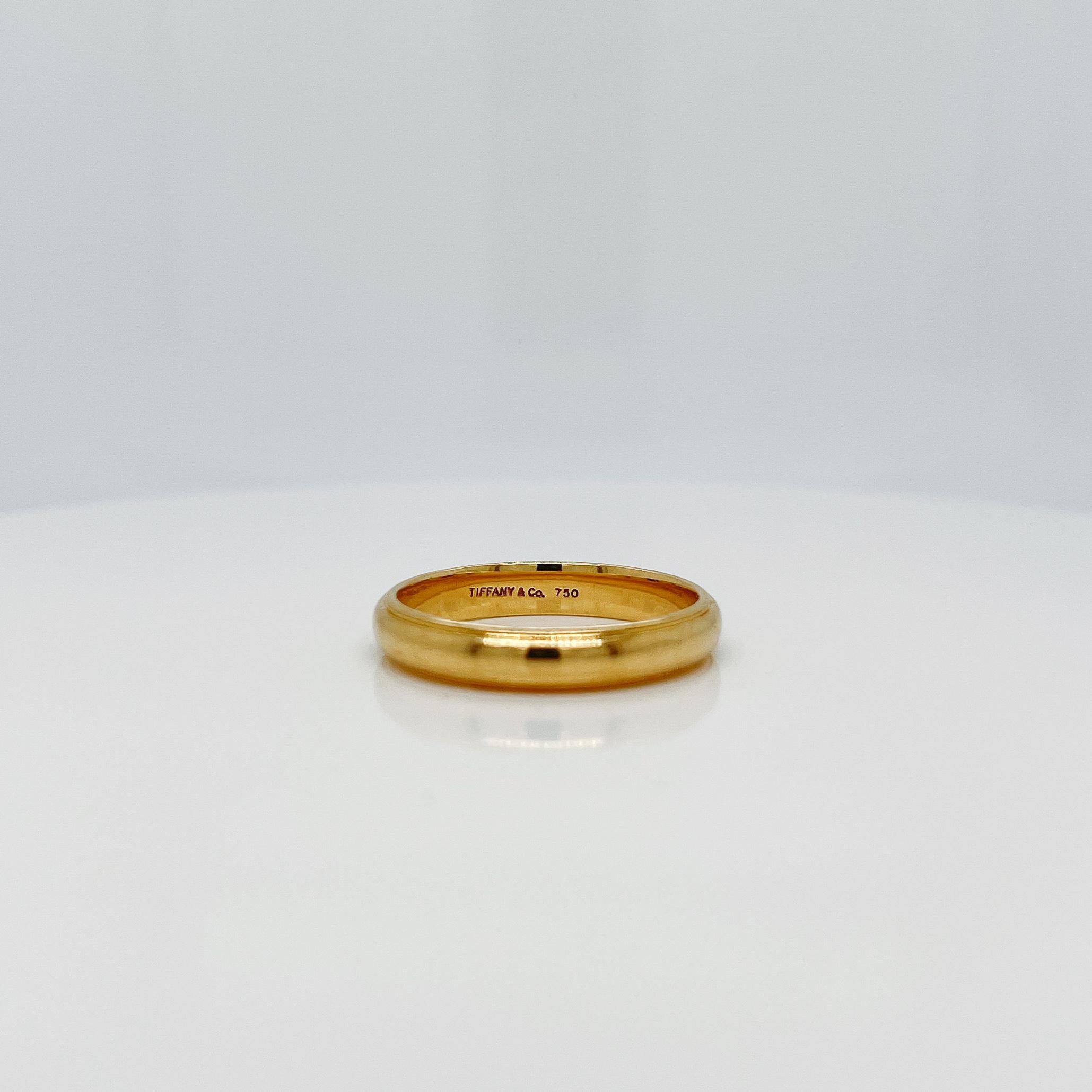 A fine men's wedding band or ring.

By Tiffany & Co. 

In 18k yellow gold.

Simply a handsome ring!

Date:
20th Century

Overall Condition:
It is in overall good, as-pictured, used estate condition.

Condition Details:
There is some light edge wear.