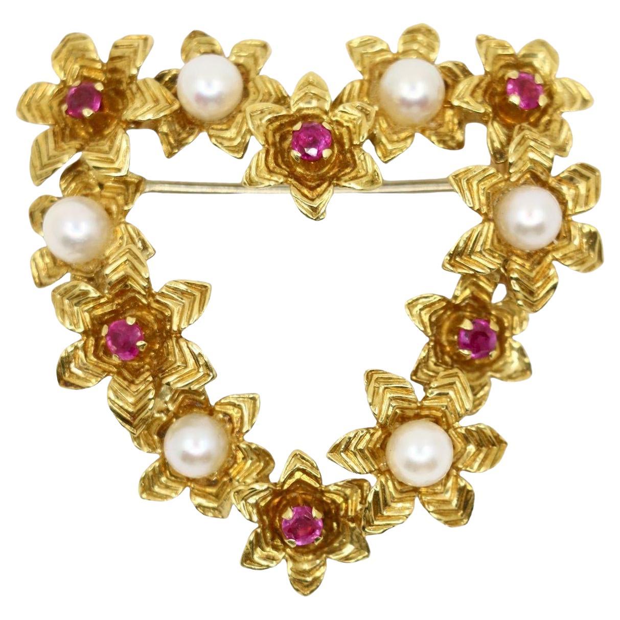 Alfiler broche corazón vintage Tiffany & Co. de oro de 18 quilates con rubíes y perlas