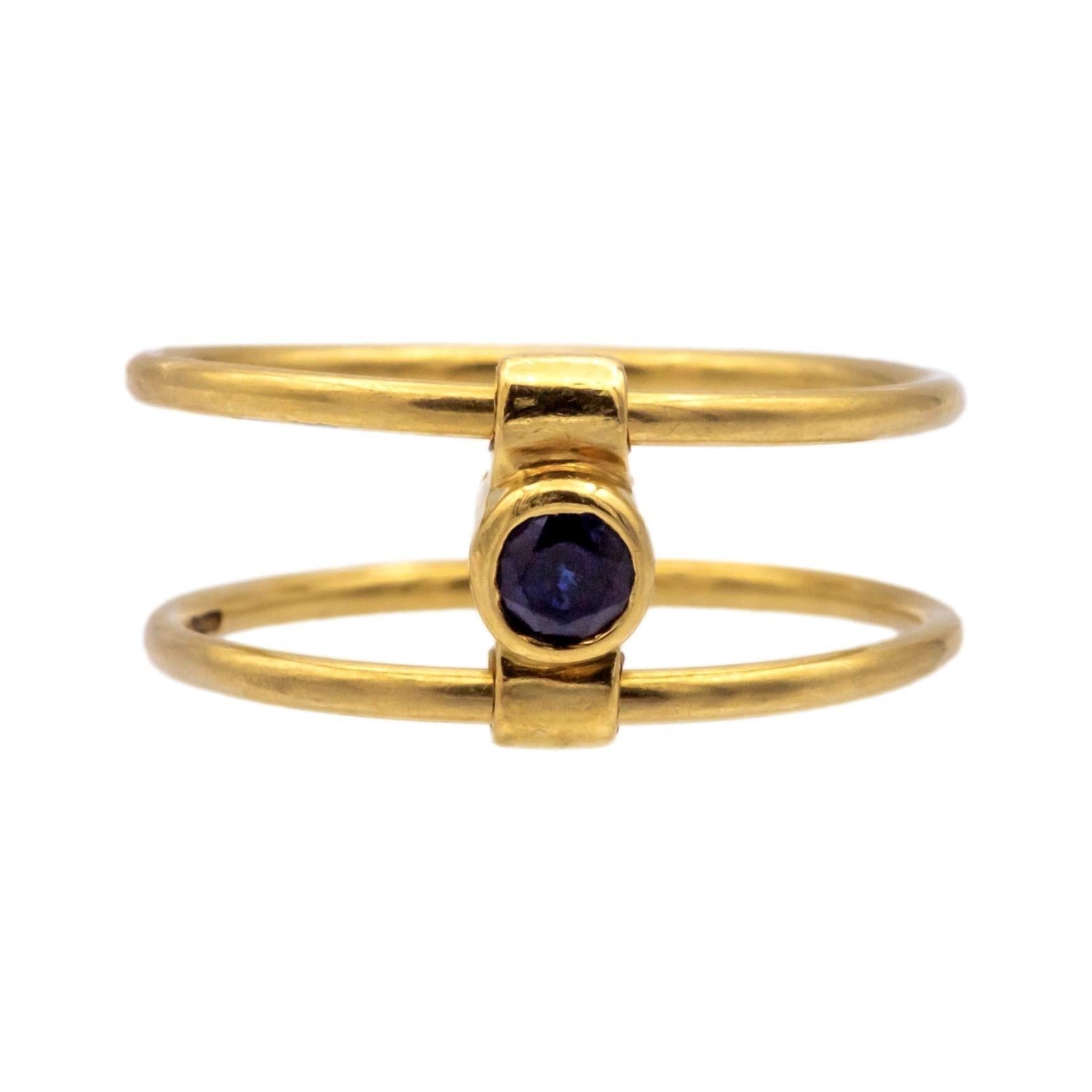 Vintage Tiffany & Co. reversible ring designed by Elsa Peretti. This ring is crafted in 18K yellow gold and features a sleek double-band structure with a rotating central bezel. The rotating centerpiece showcases a round brilliant-cut diamond on one
