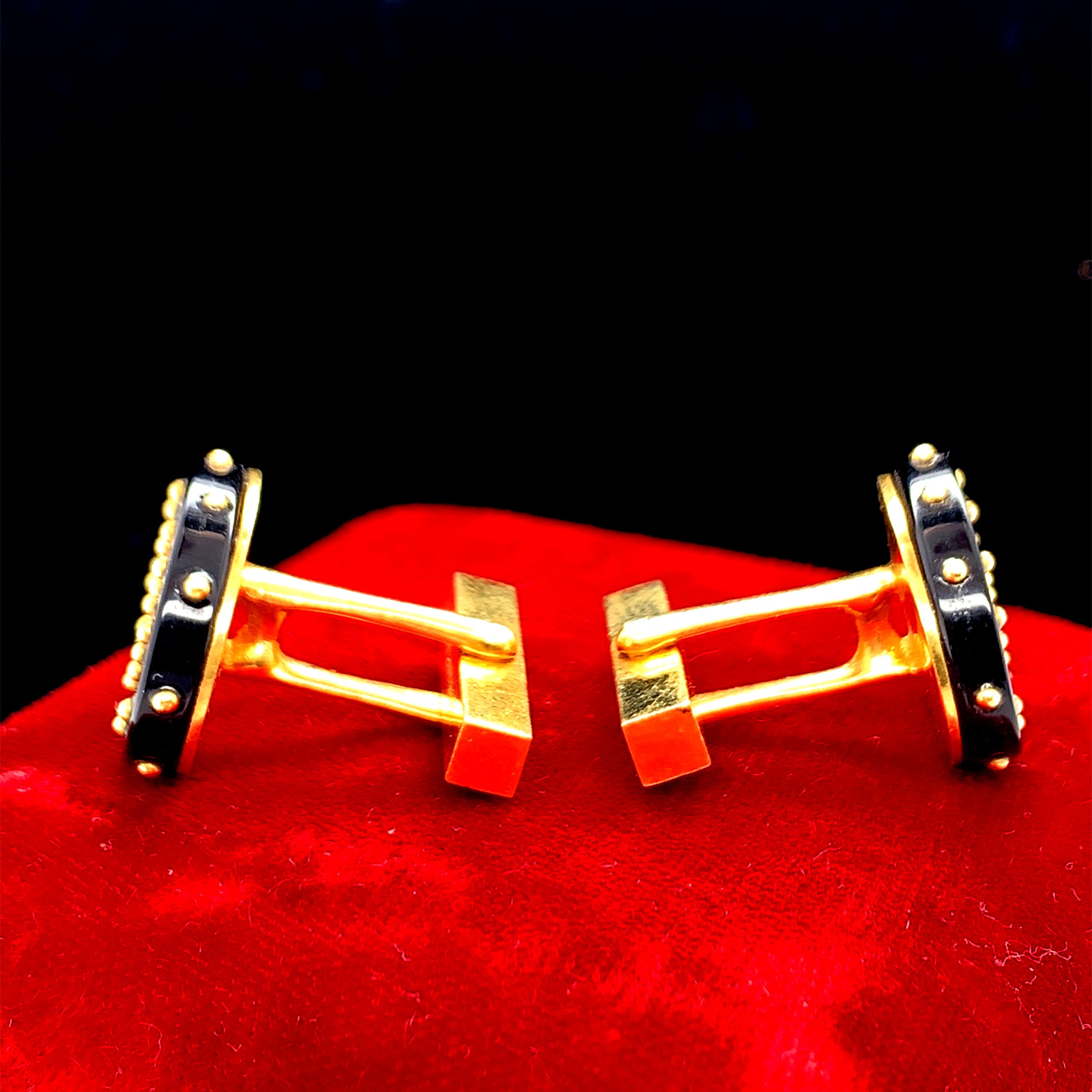 Taille ovale TIFFANY & CO Boutons de manchette vintage en or jaune 18 carats et onyx en vente