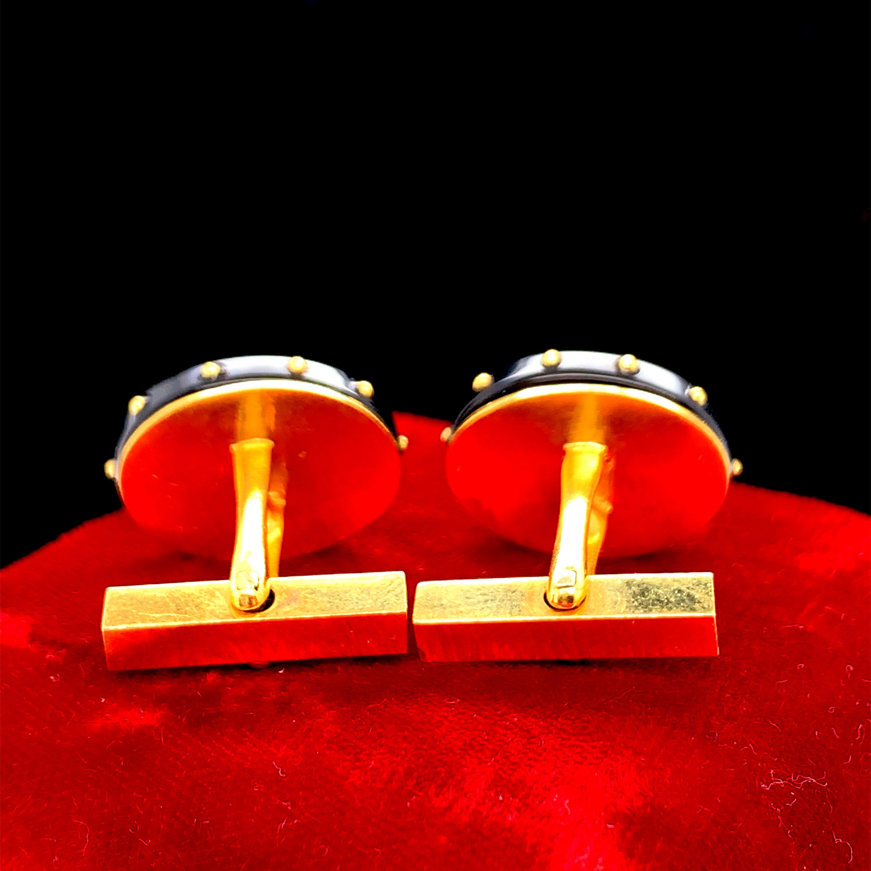 TIFFANY & CO Boutons de manchette vintage en or jaune 18 carats et onyx Unisexe en vente