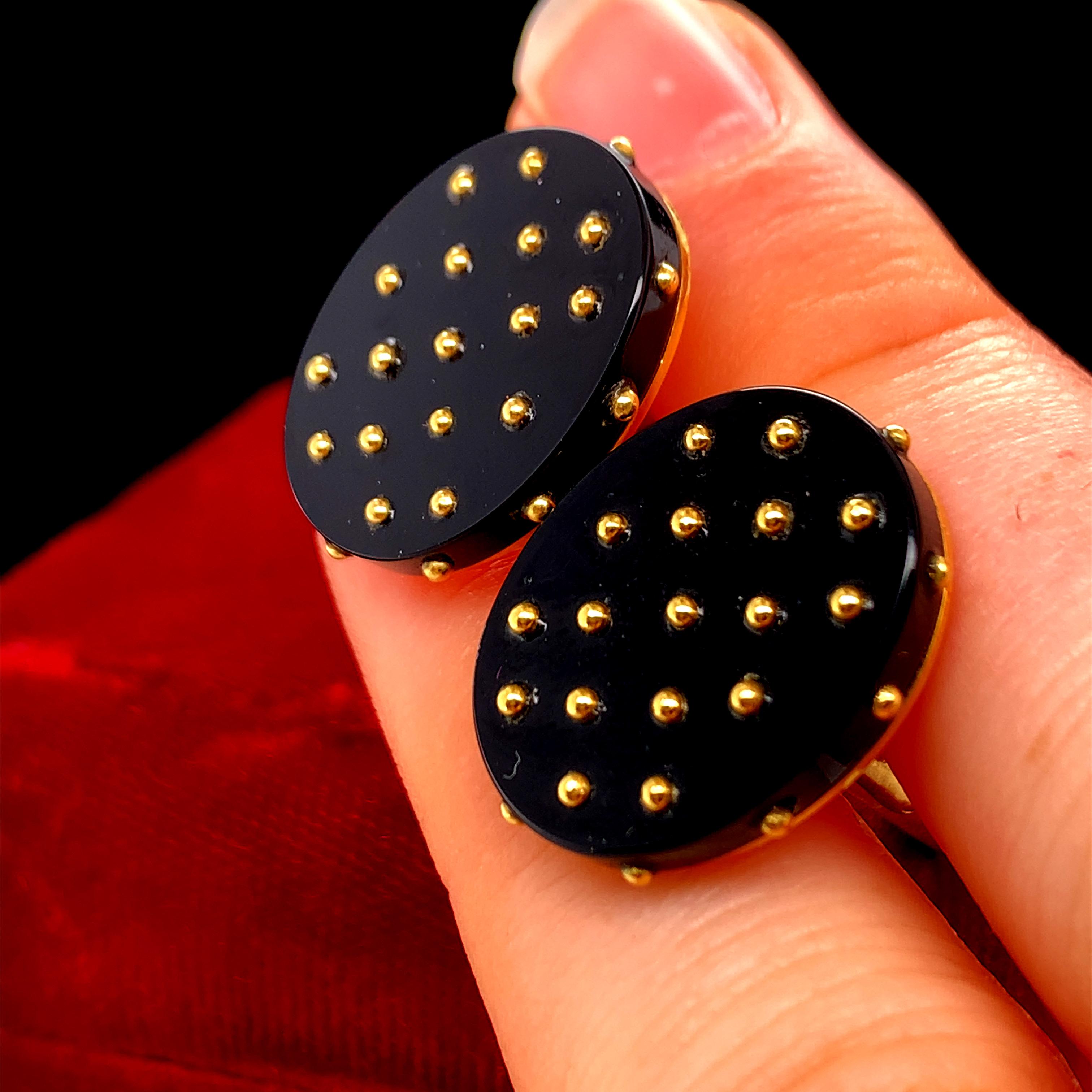 TIFFANY & CO Boutons de manchette vintage en or jaune 18 carats et onyx en vente 1