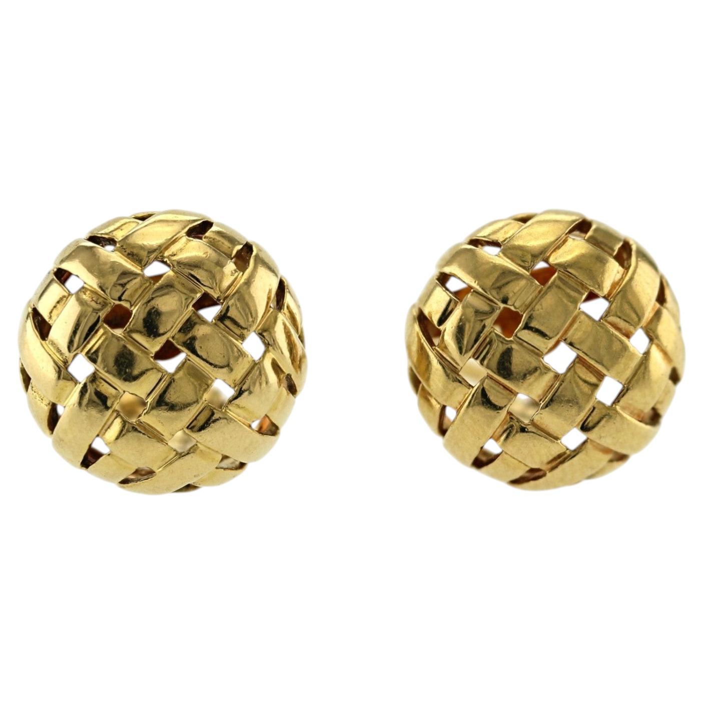 Pendientes de clip vintage Tiffany & Co de oro amarillo de 18 quilates en tejido de cesta en venta