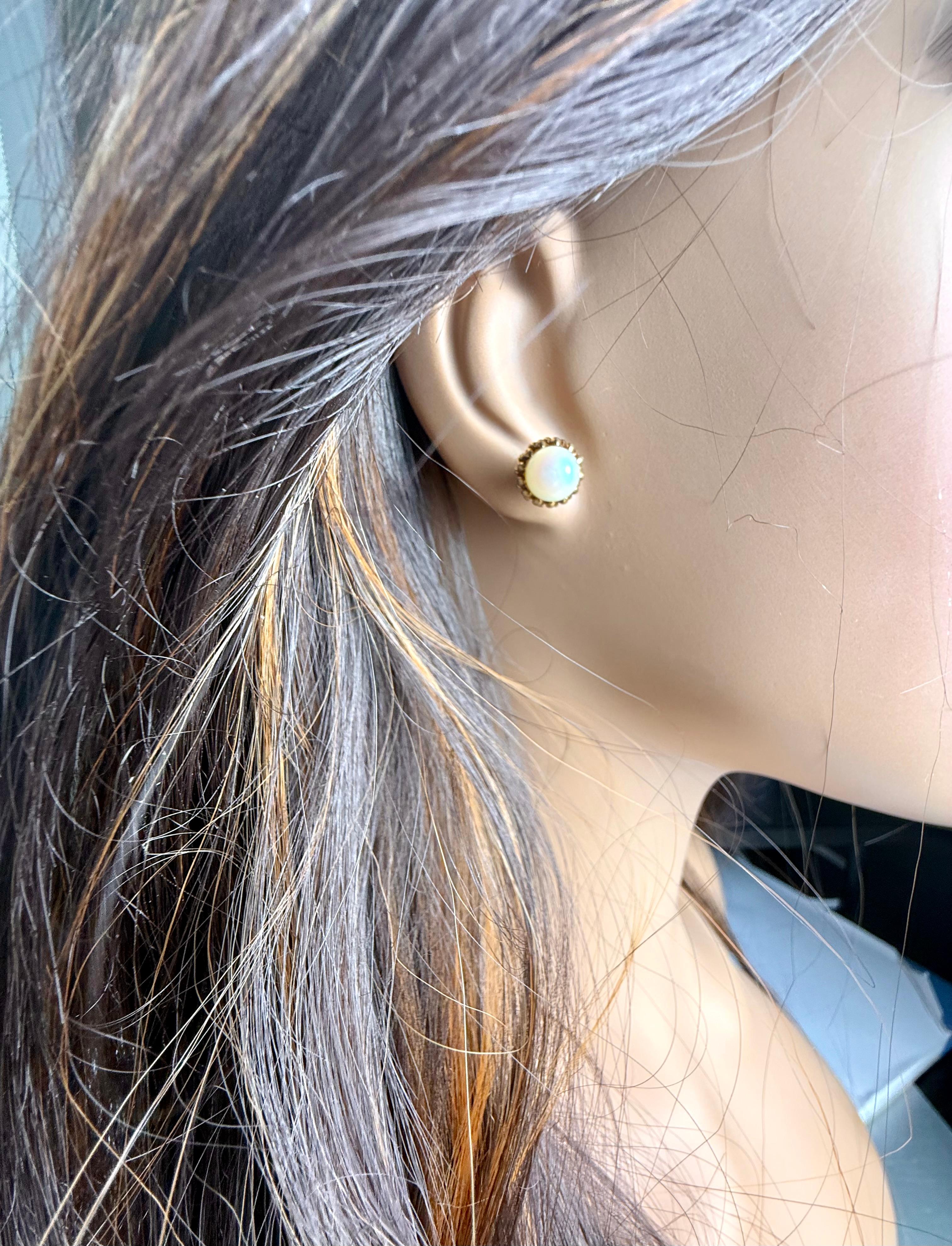 Vintage Tiffany Co 18K Yellow Gold Cultured Pearl Petal Basket Stud Earrings In Good Condition In New York, NY