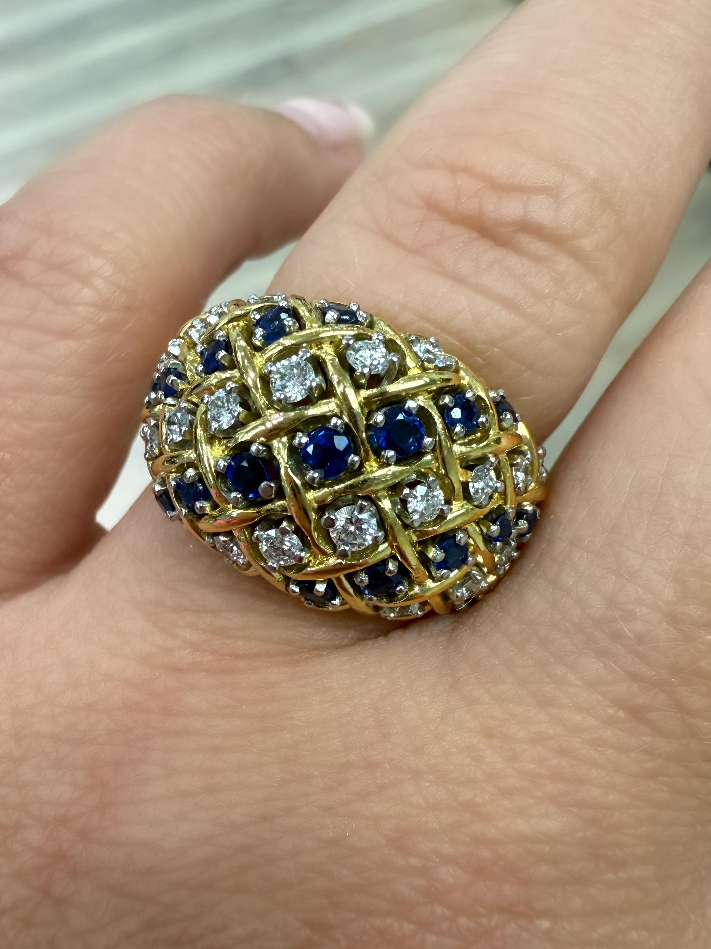 Vintage Tiffany & Co., anello con diamanti e zaffiri in oro giallo 18 carati in vendita 1