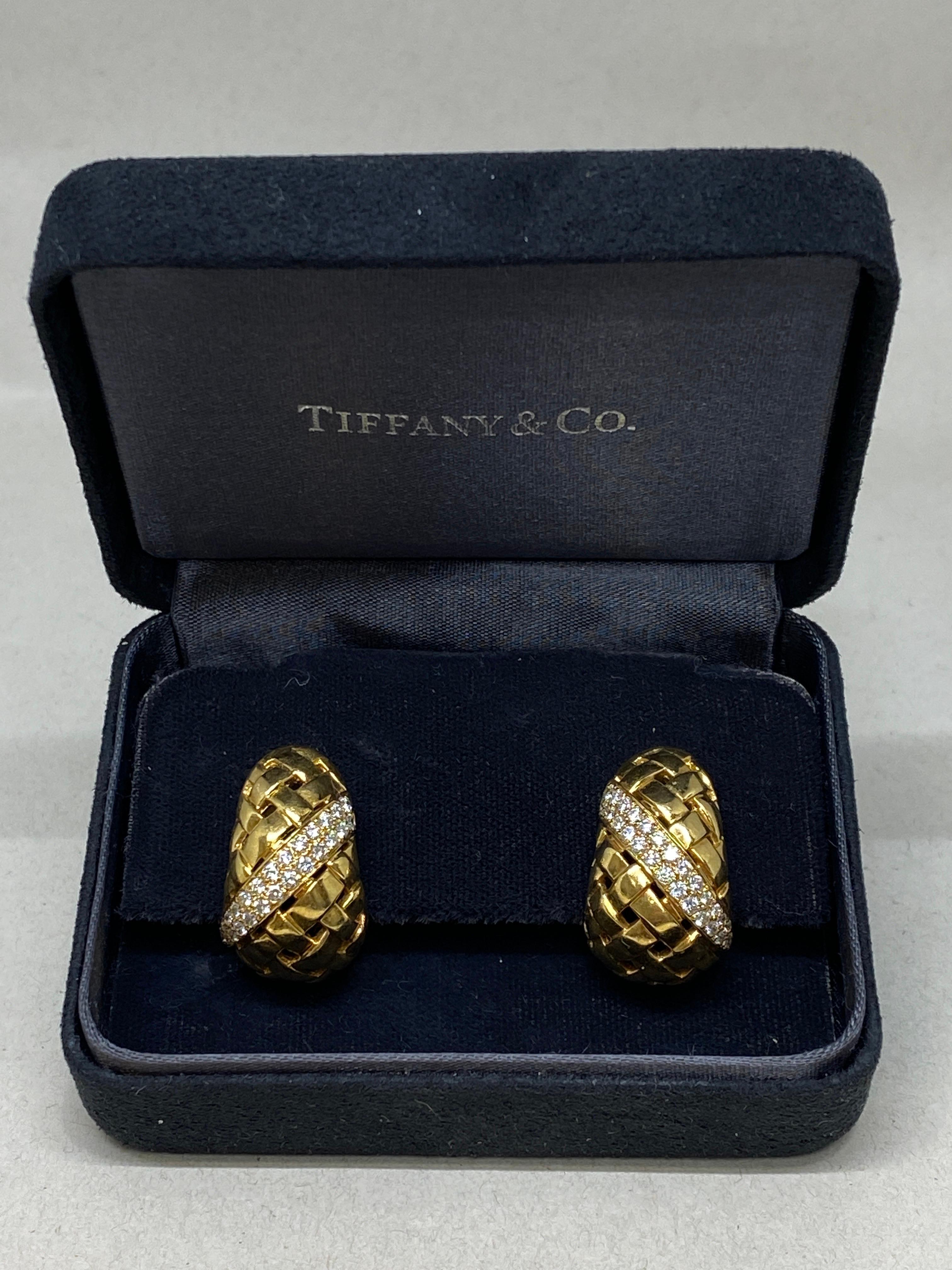 Vintage Tiffany & Co 18k Yellow Gold & Diamond Vannerie Basketweave Earrings In Good Condition For Sale In Bernardsville, NJ