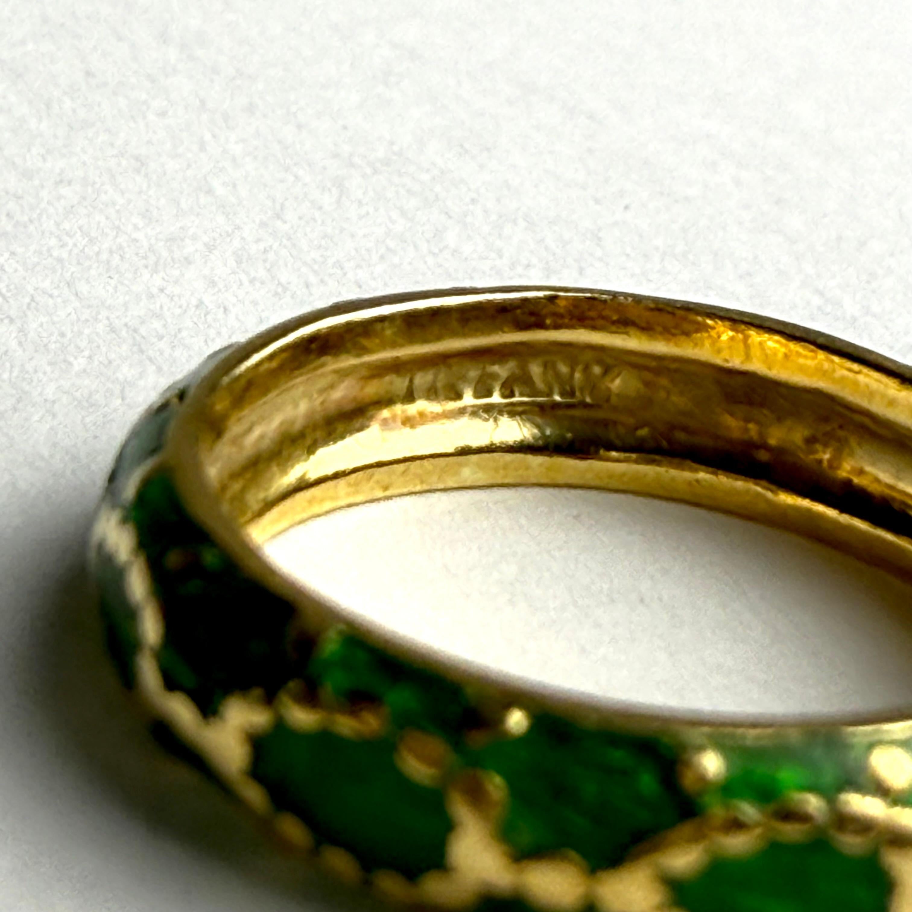 Vintage Tiffany & Co. Anello a fascia in oro giallo 18 carati e smalto verde in vendita 1