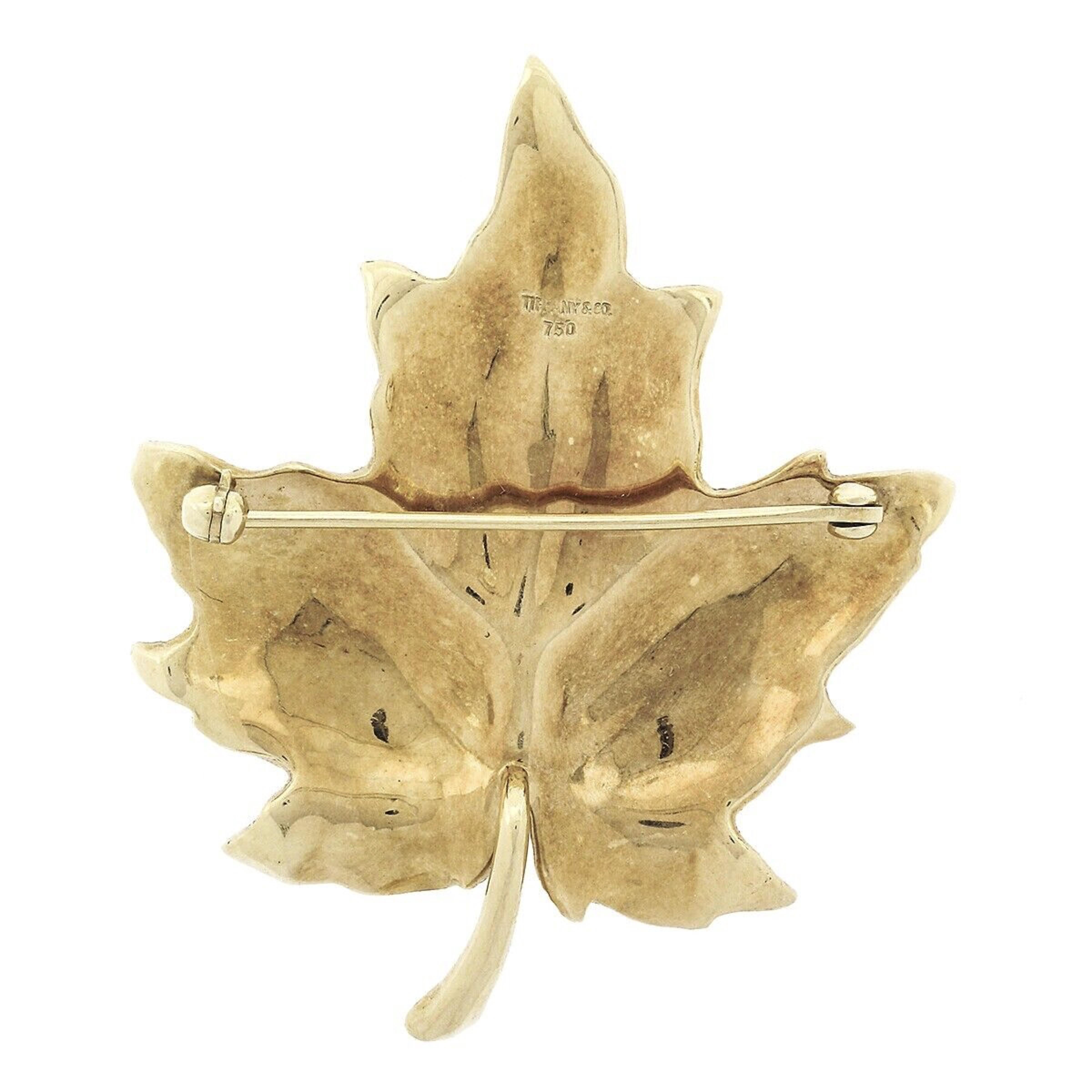 Vintage Tiffany & Co. 18k Yellow Gold Hand Etched Realistic Maple LeafPinBrooch In Good Condition For Sale In Montclair, NJ