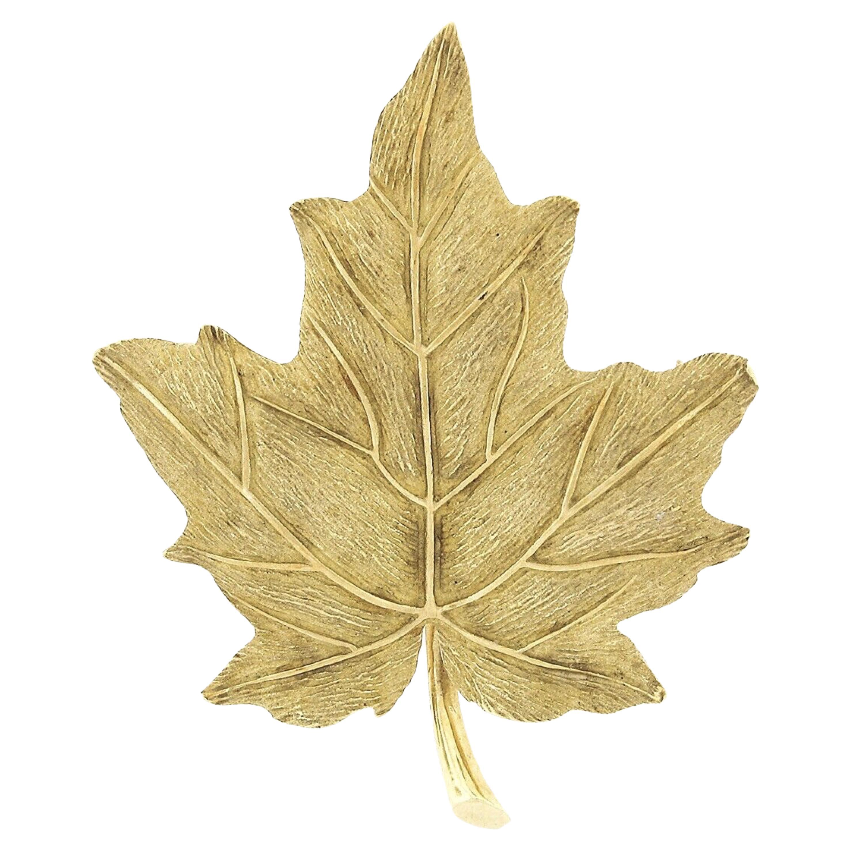 Vintage Tiffany & Co. 18k Yellow Gold Hand Etched Realistic Maple LeafPinBrooch For Sale