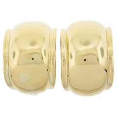 Vintage Tiffany & Co. Boucles d'oreilles à clip en or jaune 18 carats, avec dôme poli.