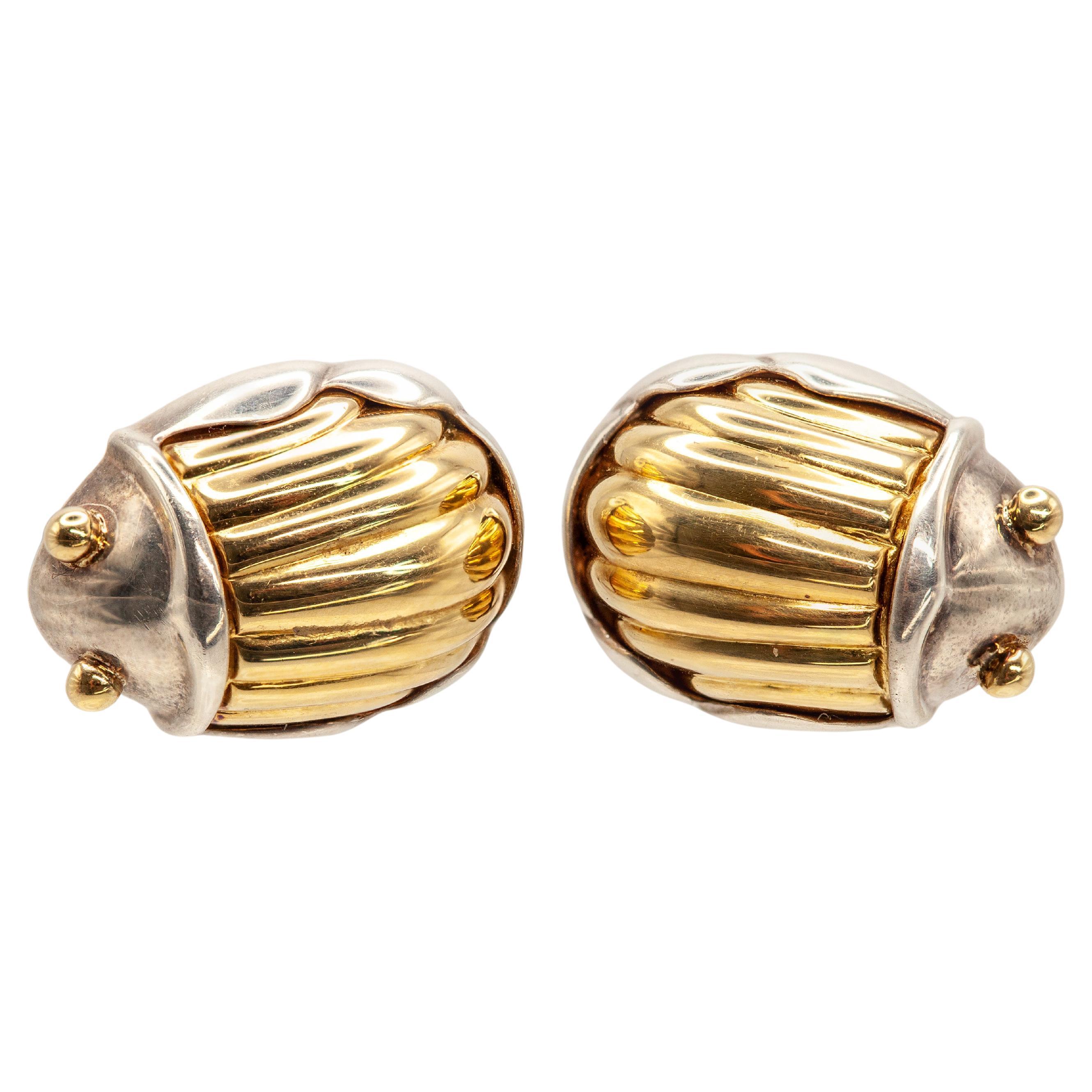 Rare Gorgeous T&Co. 18K yellow gold and sterling scarab beetle bug earrings from 1993 weighs approximate 7.1 grams

Approximate Measurements: 0.59” x 0.45”
Thickness - 7.1mm

Hallmarks: © Tiffany & Co. 925 750 T&Co.