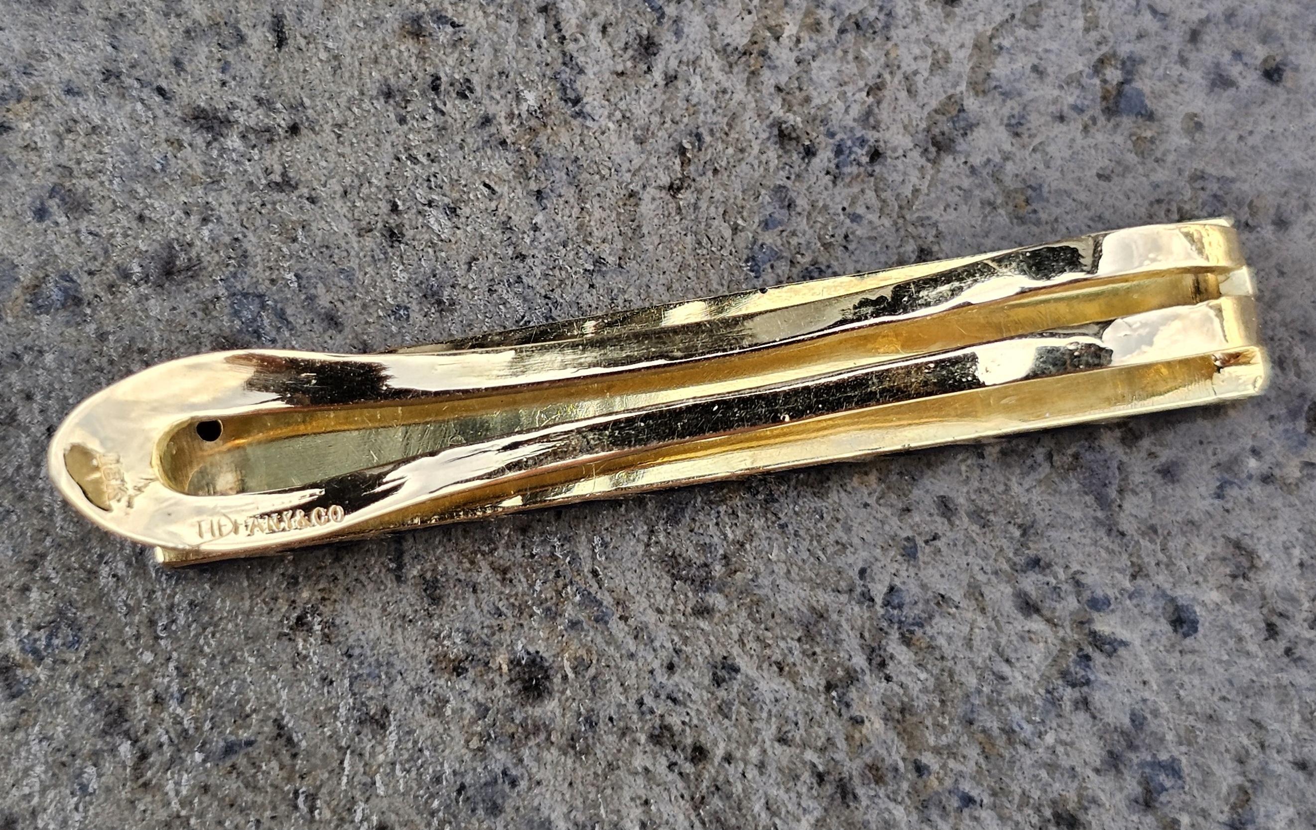 Vintage Tiffany & Co. 18k Yellow Gold Bar Cravatta Strisce di smalto blu 9,9g 1,75