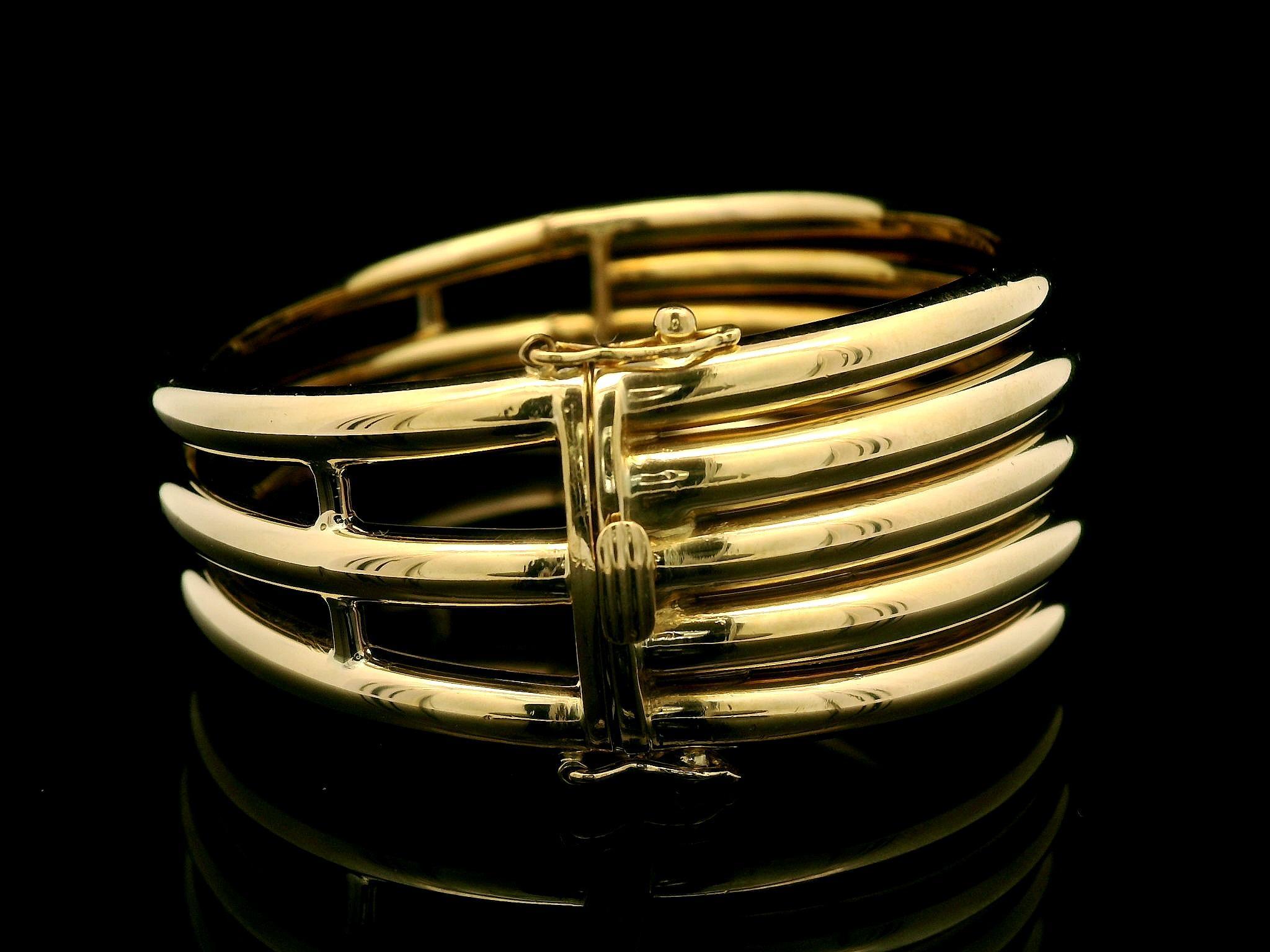 Vintage Tiffany & Co. 18k Yellow Gold Wide Stack Look Hinged Bangle Bracelet In Excellent Condition In Montclair, NJ