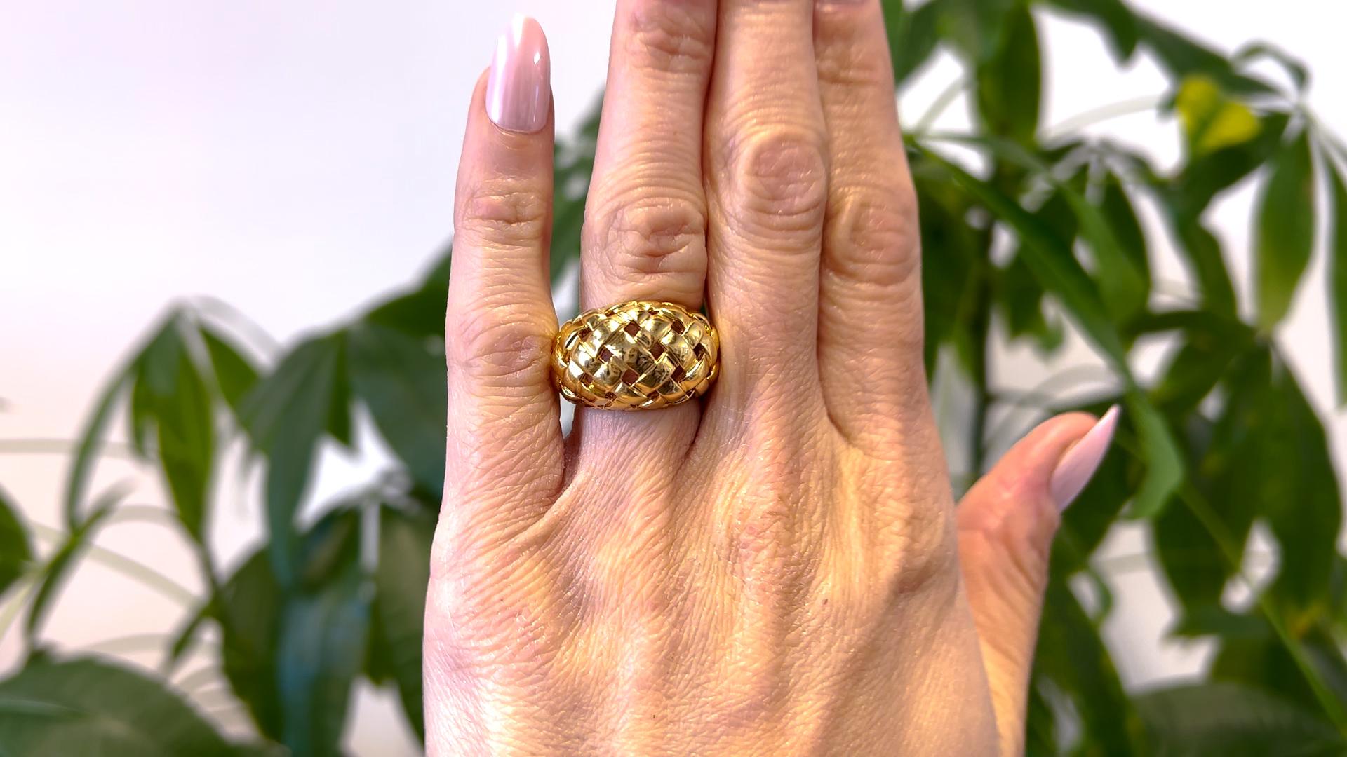 Vintage Tiffany & Co. 18k Yellow Gold Woven Dome Ring In Good Condition In Beverly Hills, CA