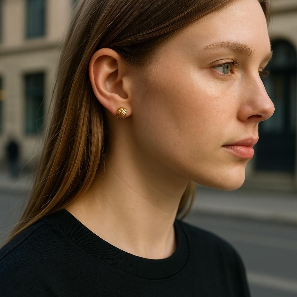 Exude timeless elegance with these vintage Tiffany & Co. 