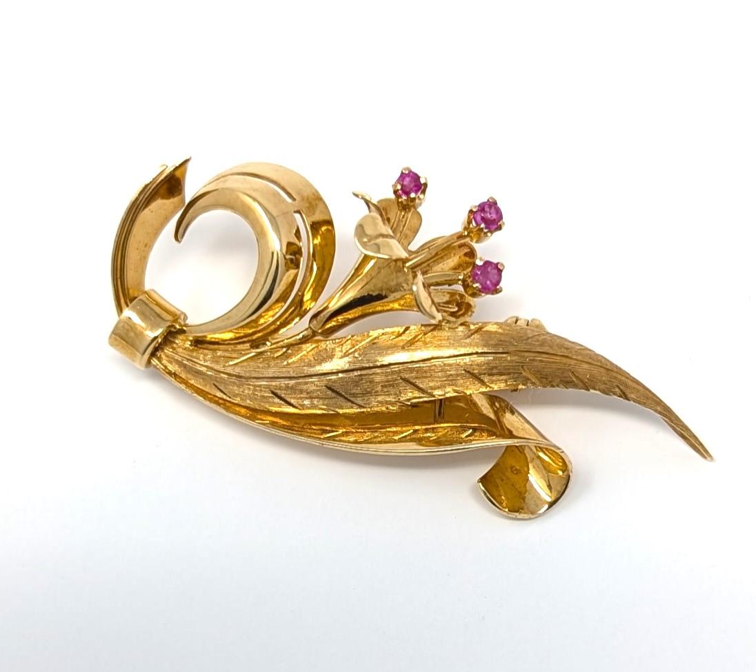 Vintage Tiffany & Co. 18kt Italy Ruby Floral Spray Brooch Pin in Yellow Gold For Sale 1