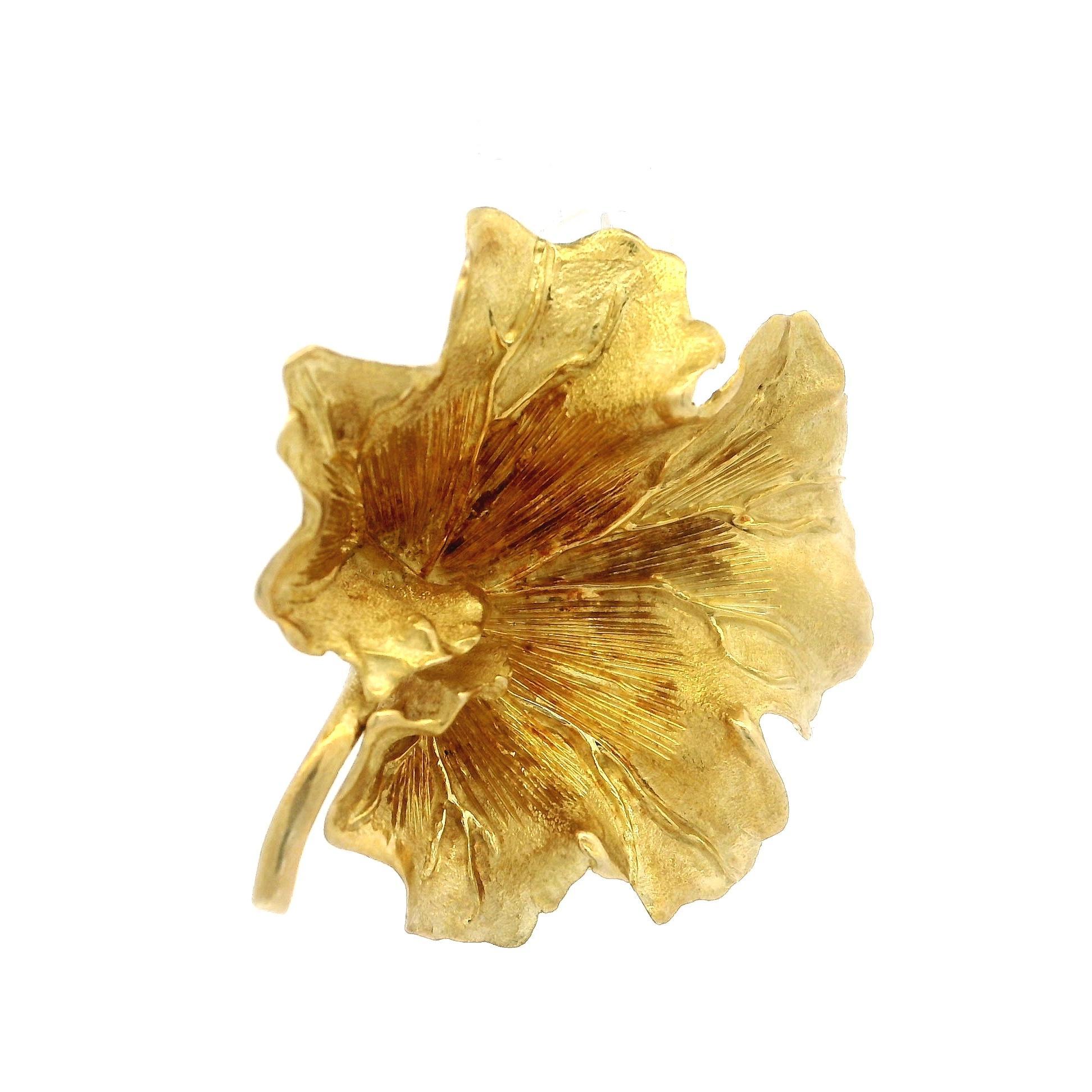 Vintage Tiffany & Co. 1950-1960's 18k Yellow Gold Textured Leaf Pin Brooch For Sale 1